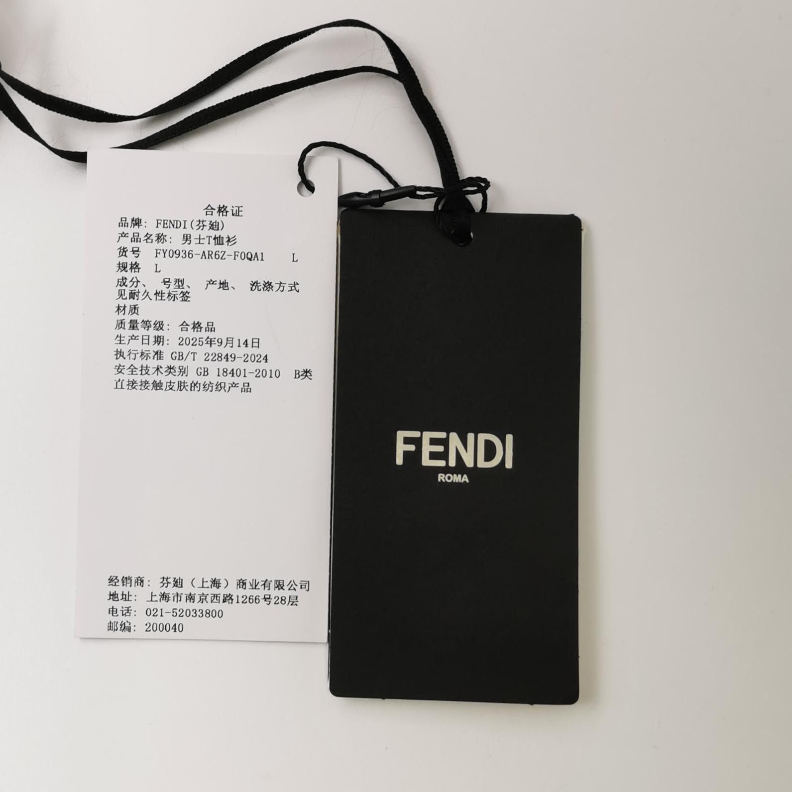 Fendi Fendi Stitched Script Logo T-Shirt L Size US L / EU 52-54 / 3 - 6 Thumbnail