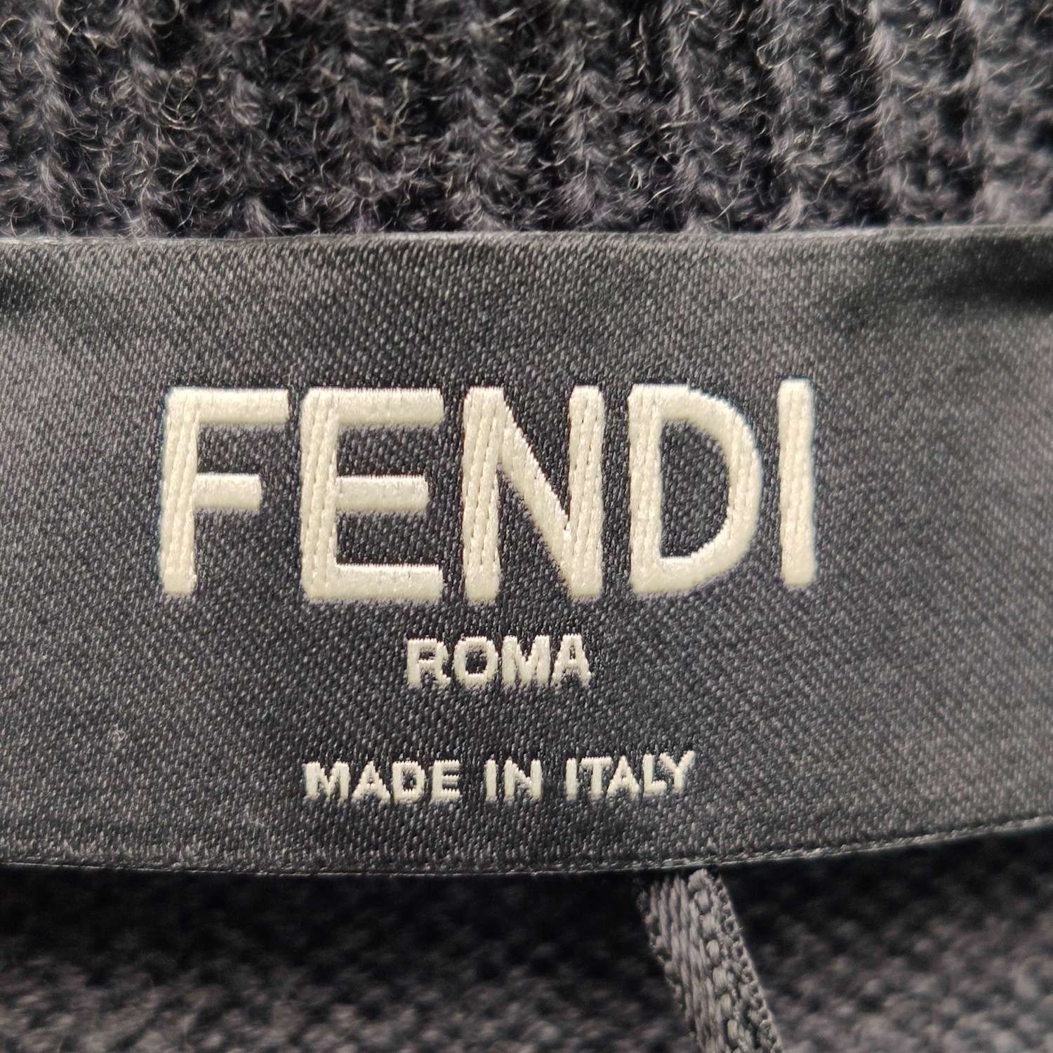 Fendi Fendi Wool Logo Knit Vest IT 50 Size US M / EU 48-50 / 2 - 6 Thumbnail