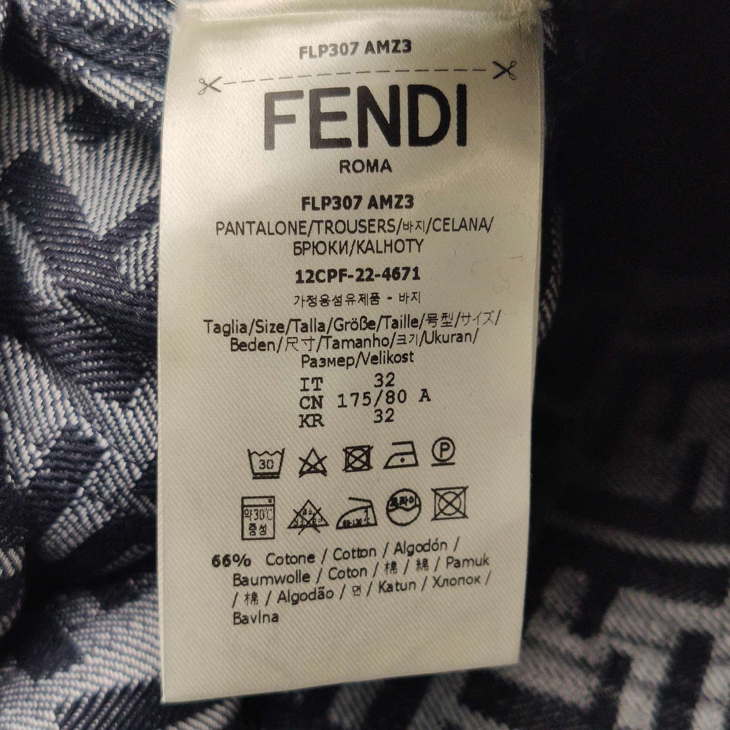 Fendi Fendi FF Monogram Shorts Size 32 Size US 32 / EU 48 - 10 Thumbnail