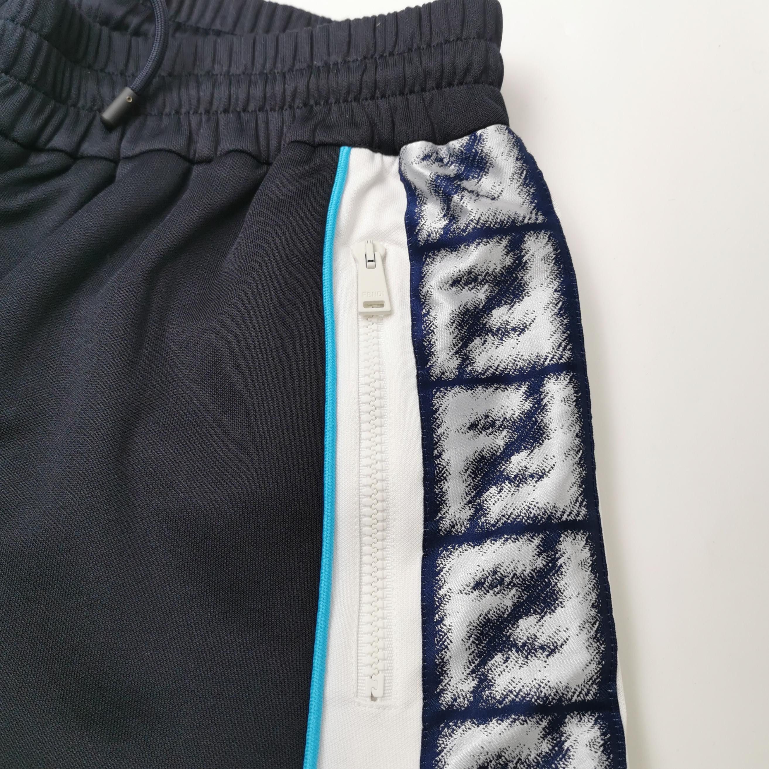 Fendi Fendi FF Monogram Side Stripe Shorts Size L Size US 34 / EU 50 - 4 Thumbnail