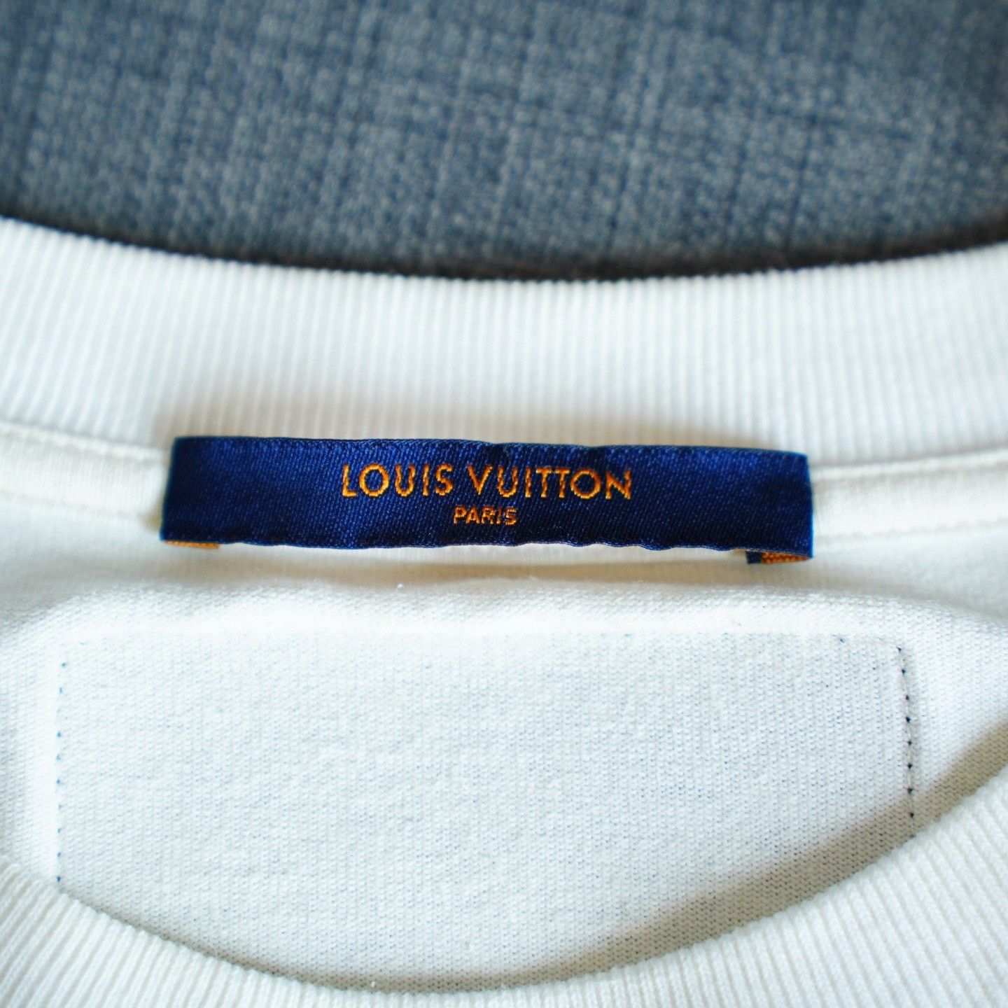 Louis Vuitton Louis Vuitton Retro Printed White T-Shirt l Men Size US L / EU 52-54 / 3 - 5 Thumbnail