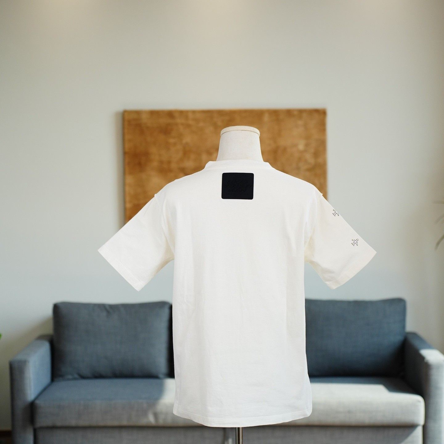 Louis Vuitton Louis Vuitton Retro Printed White T-Shirt l Men Size US L / EU 52-54 / 3 - 2 Thumbnail