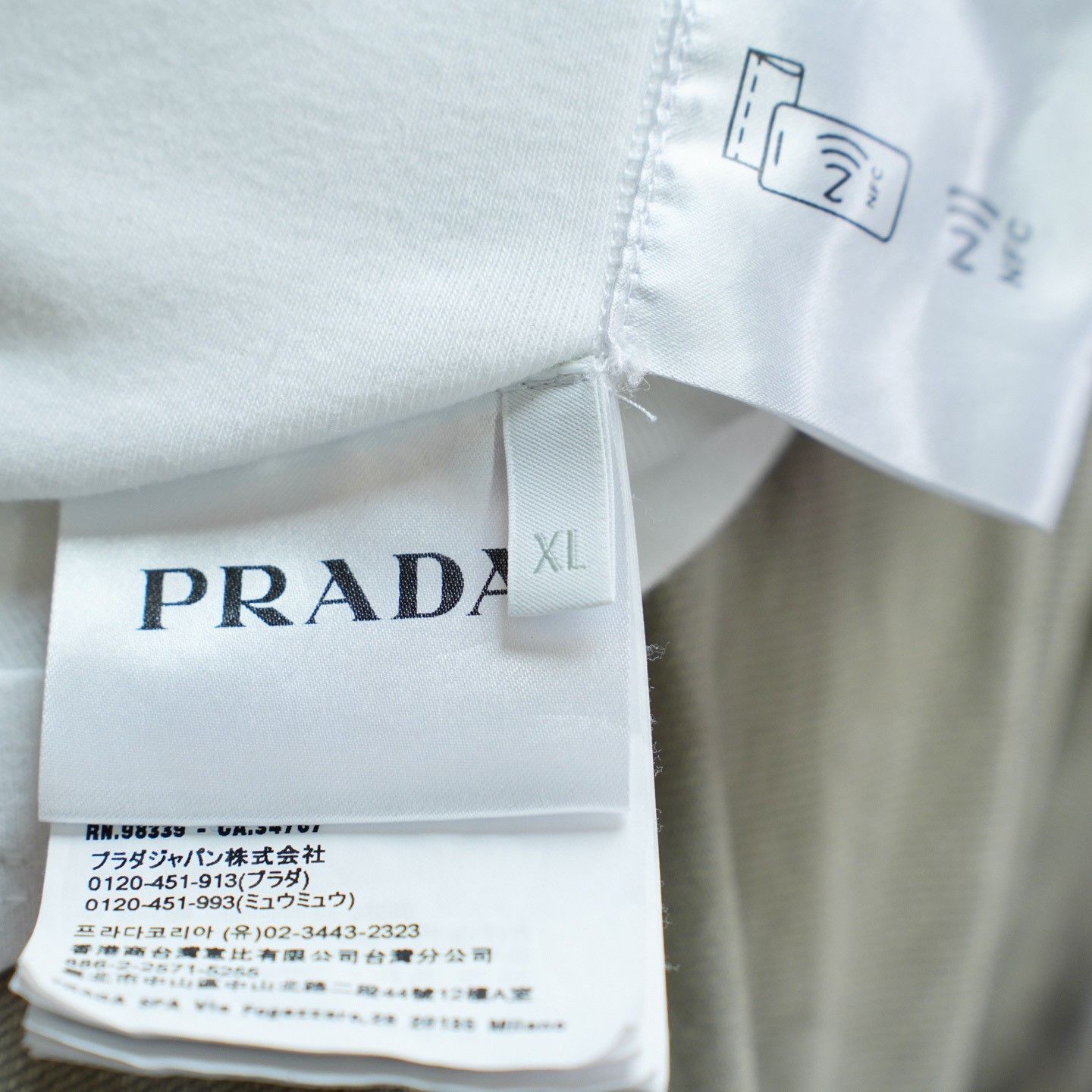 Prada Prada White T-Shirt xl Men Size US XL / EU 56 / 4 - 5 Thumbnail