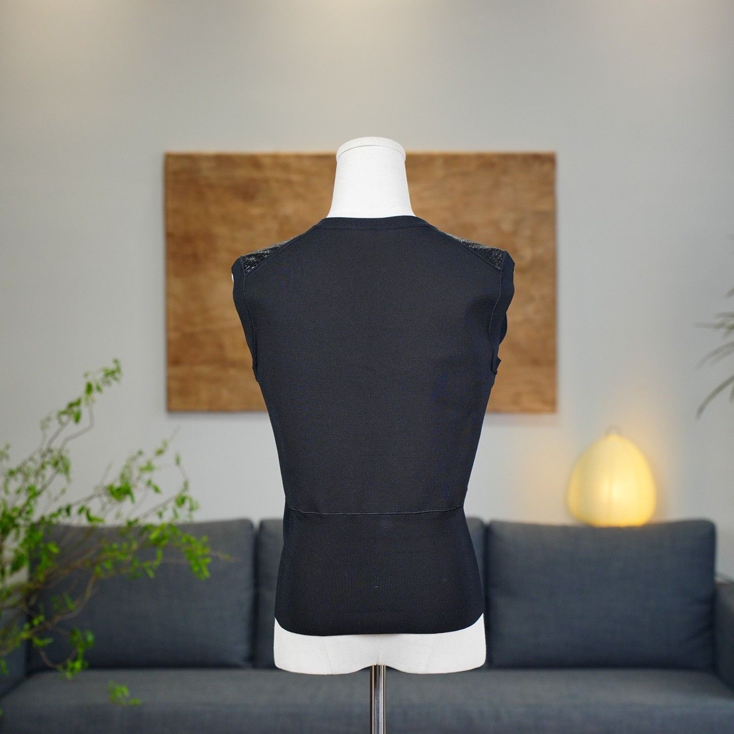 Louis Vuitton Louis Vuitton Knit Black Vest M Women Size M / US 6-8 / IT 42-44 - 2 Thumbnail