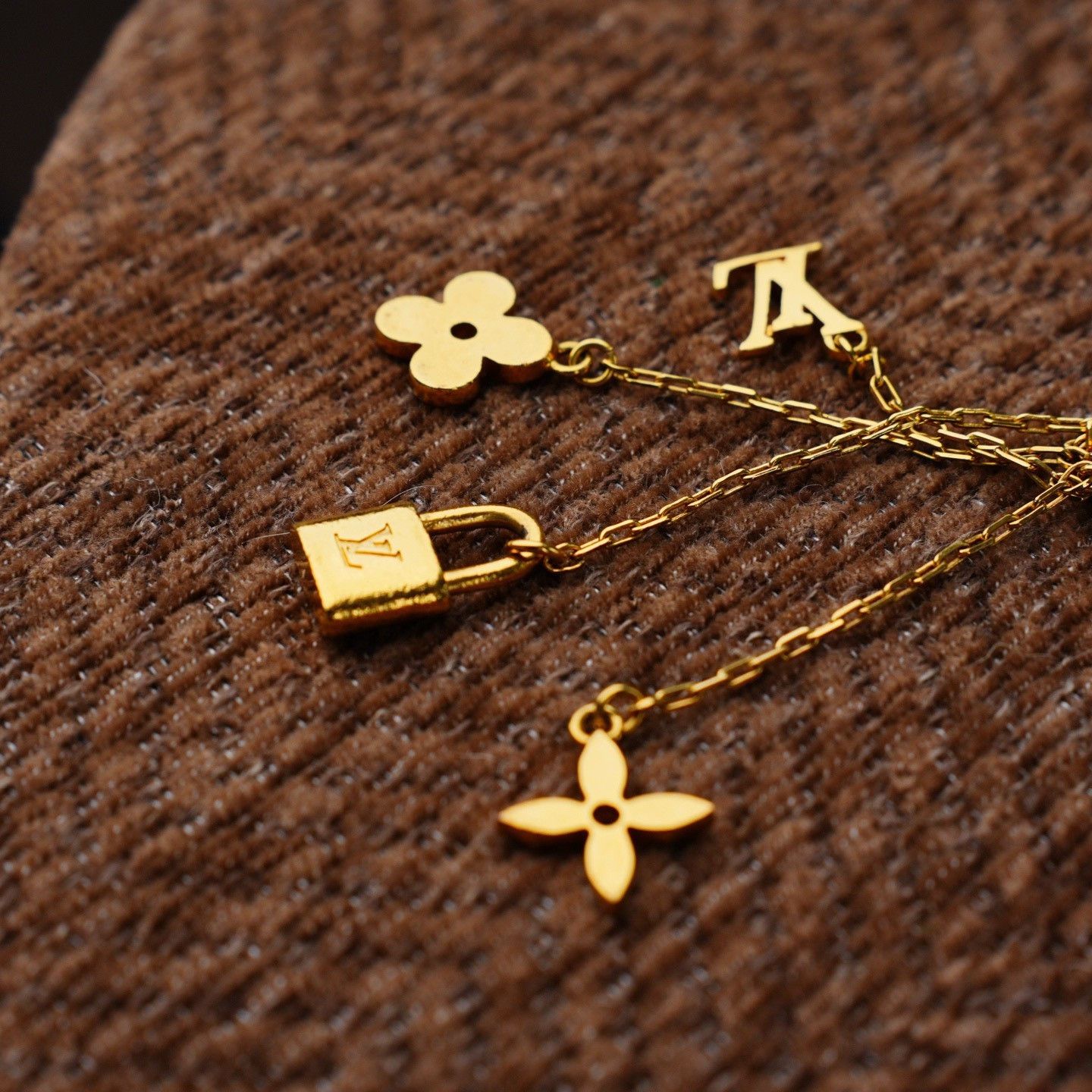 Louis Vuitton Louis Vuitton Gold Necklace OS Women Size ONE SIZE - 3 Thumbnail