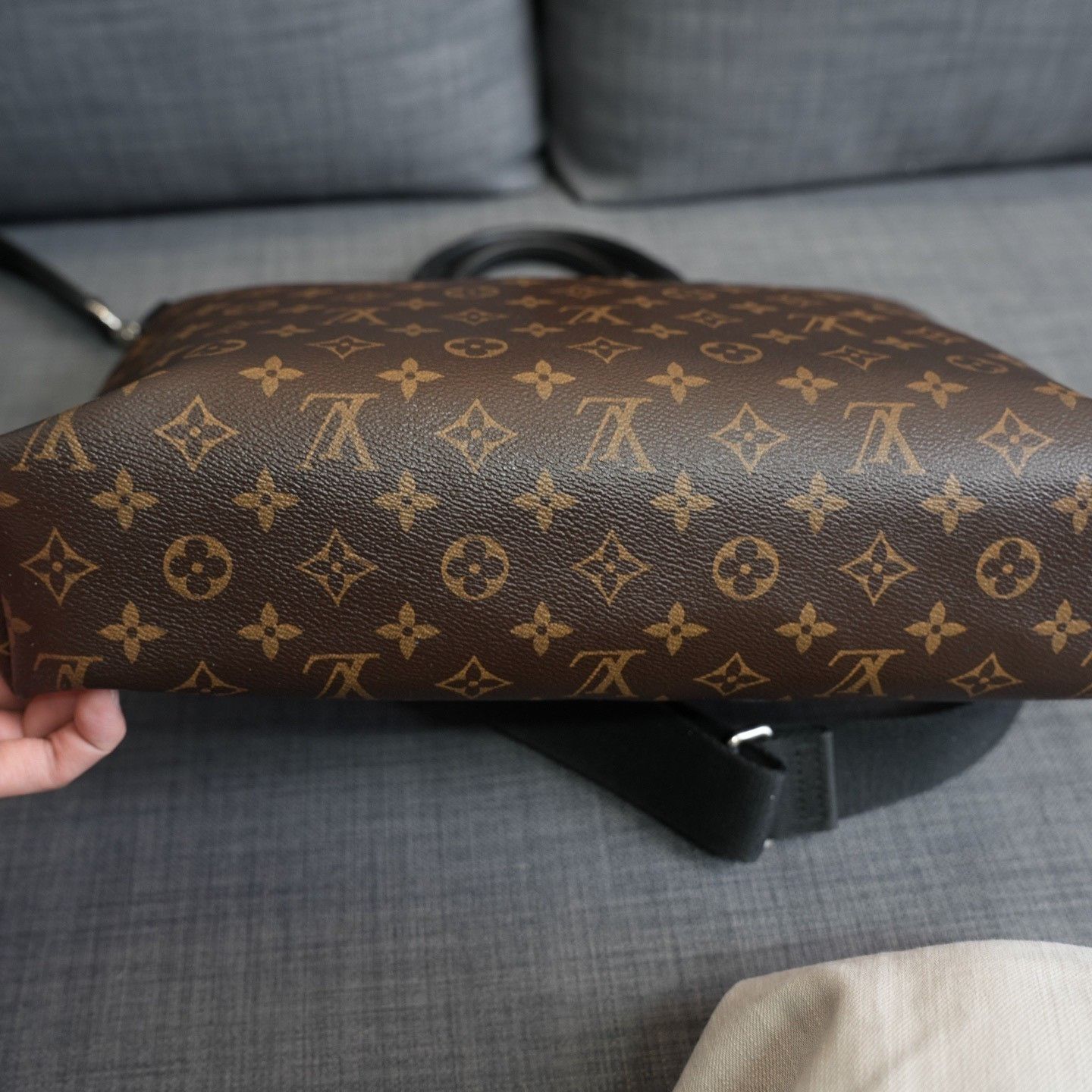 Louis Vuitton Louis Vuitton Bag one size Men Size ONE SIZE - 4 Thumbnail