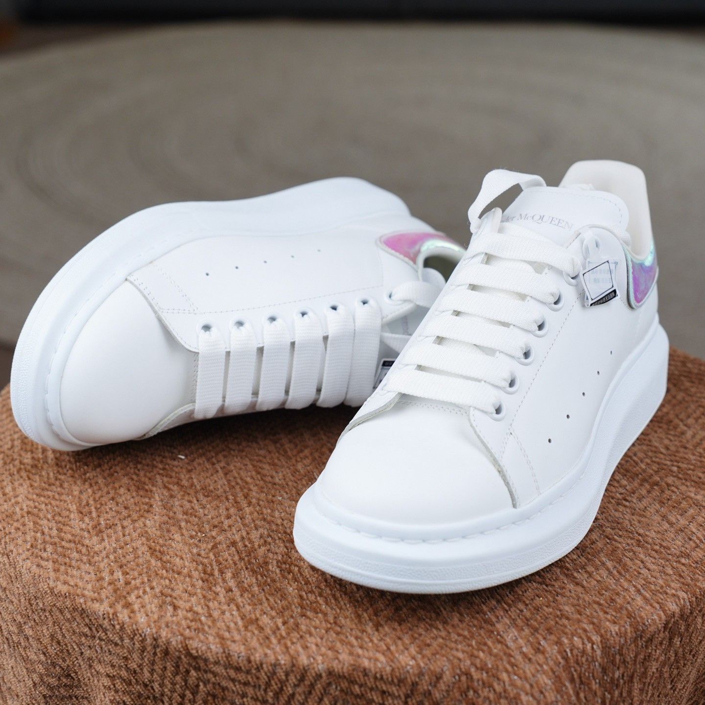Alexander McQueen Alexander McQueen White Lowtop Sneakers 7 Men Size US 7 / EU 40 - 2 Thumbnail