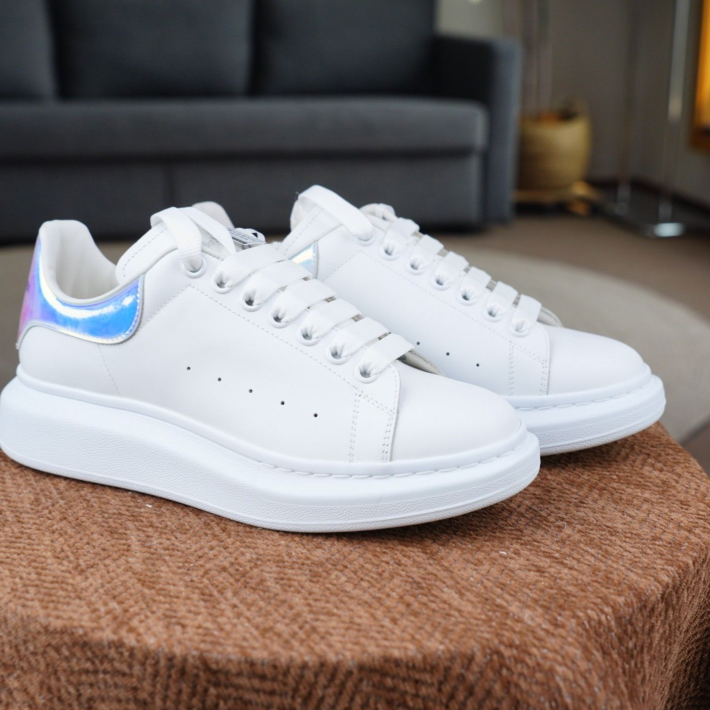 Alexander McQueen Alexander McQueen White Lowtop Sneakers 7 Men Size US 7 / EU 40 - 4 Thumbnail