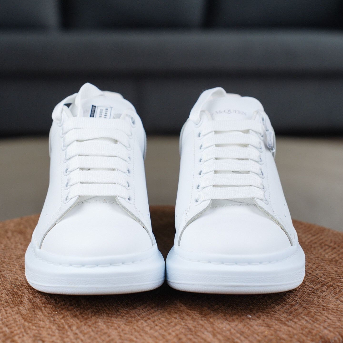 Alexander McQueen Alexander McQueen White Lowtop Sneakers 7 Men Size US 7 / EU 40 - 5 Thumbnail