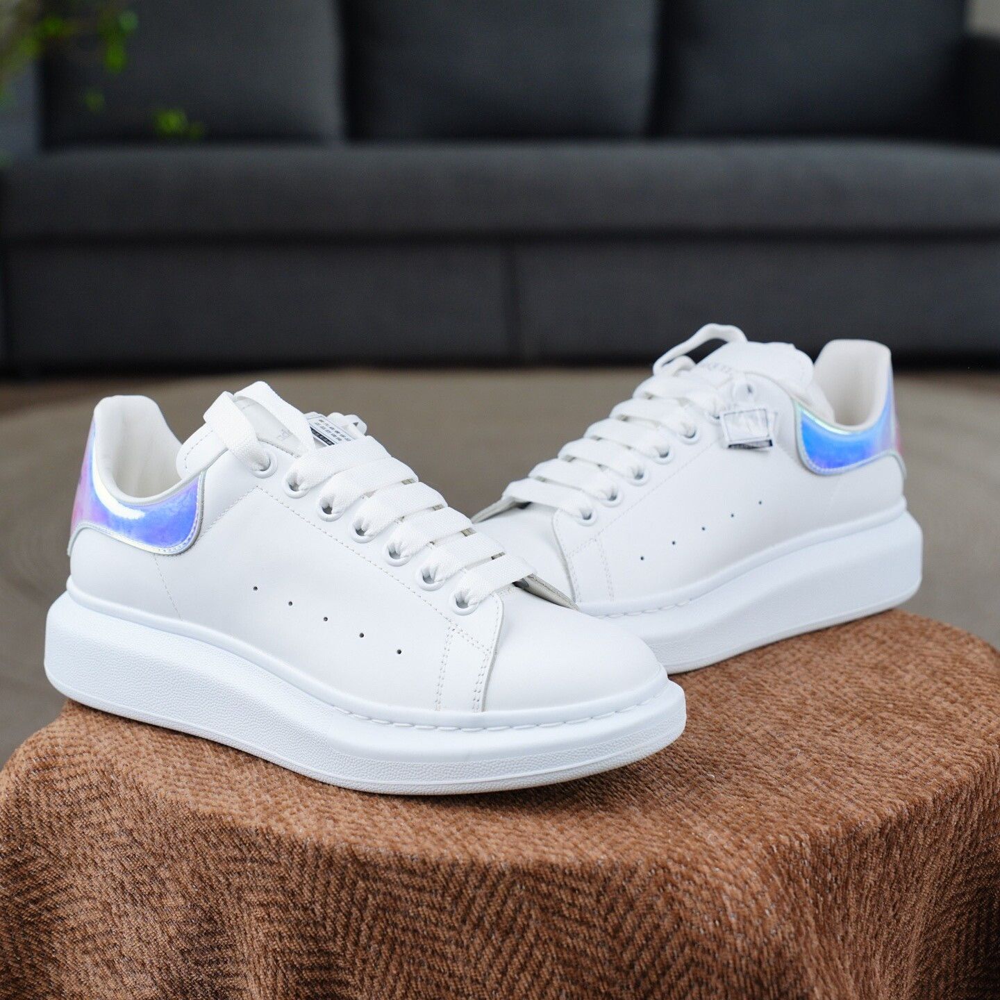 Alexander McQueen Alexander McQueen White Lowtop Sneakers 7 Men Size US 7 / EU 40 - 3 Thumbnail