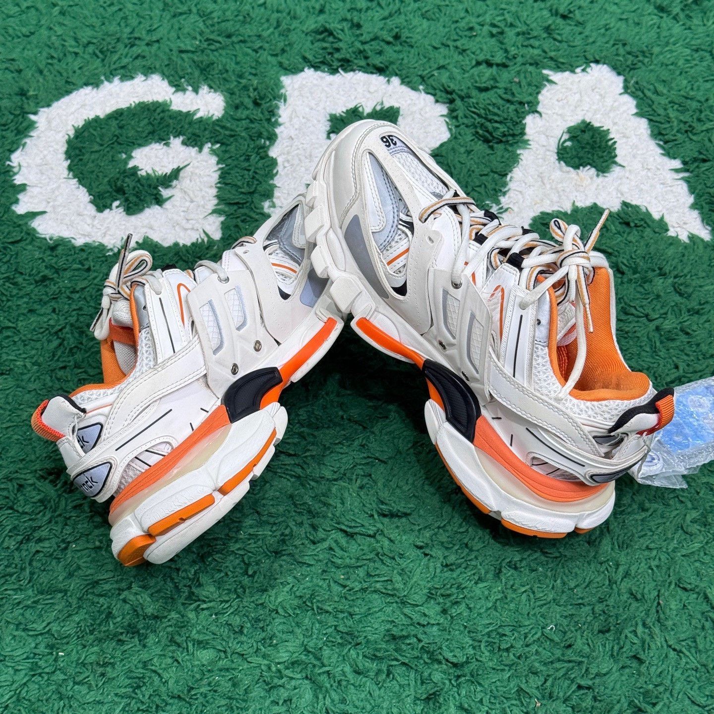 Balenciaga Balenciaga White Lowtop Sneakers us_6 Women Size US 6 / IT 36 - 4 Thumbnail