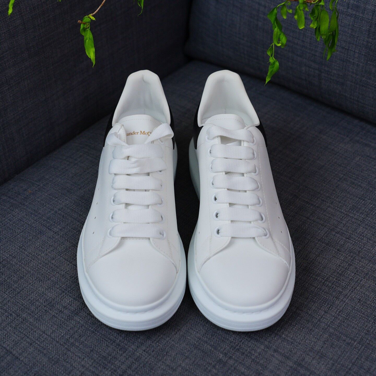 Alexander McQueen Alexander McQueen White Lowtop Sneakers 8 Men Size US 8 / EU 41 - 3 Thumbnail