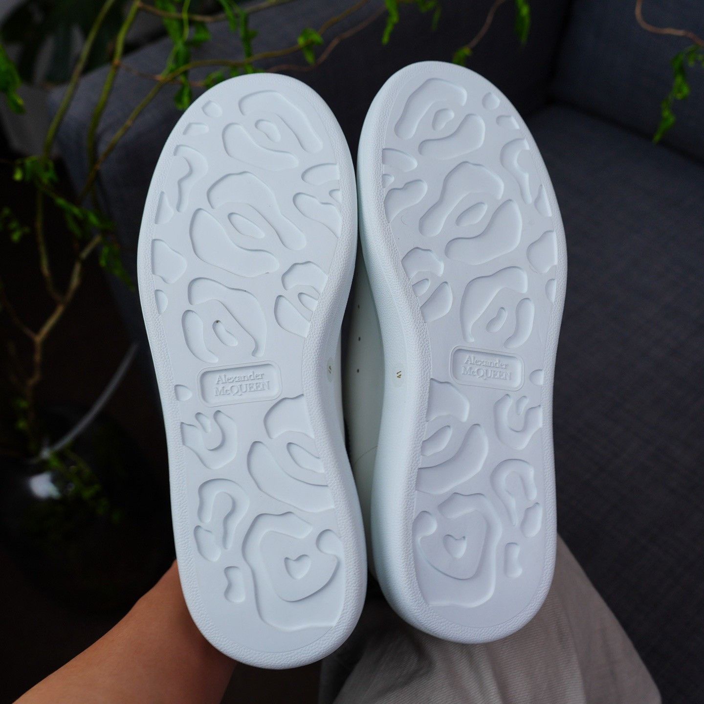 Alexander McQueen Alexander McQueen White Lowtop Sneakers 8 Men Size US 8 / EU 41 - 8 Thumbnail