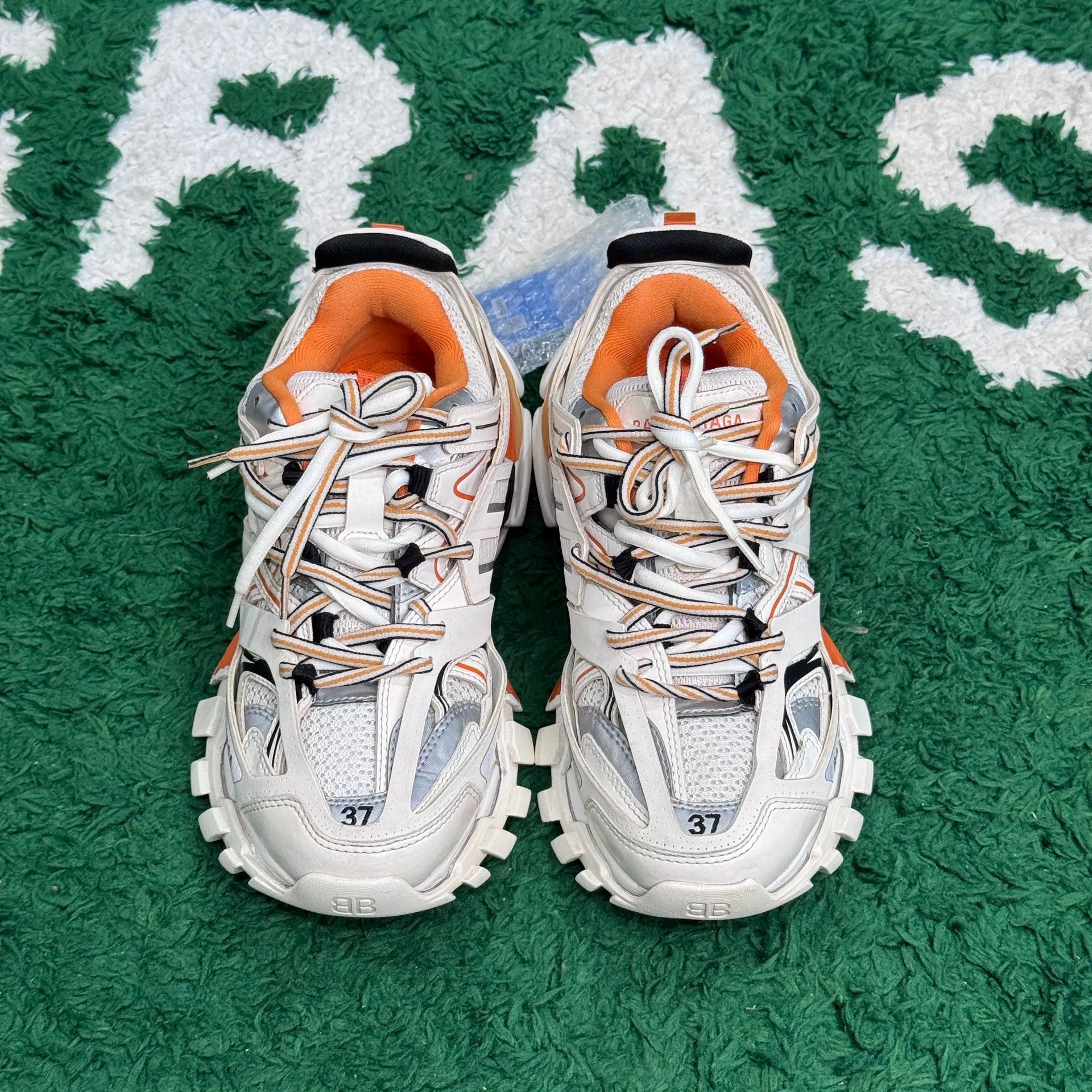 Balenciaga Balenciaga White Lowtop Sneakers us_7 Women Size US 7 / IT 37 - 4 Thumbnail