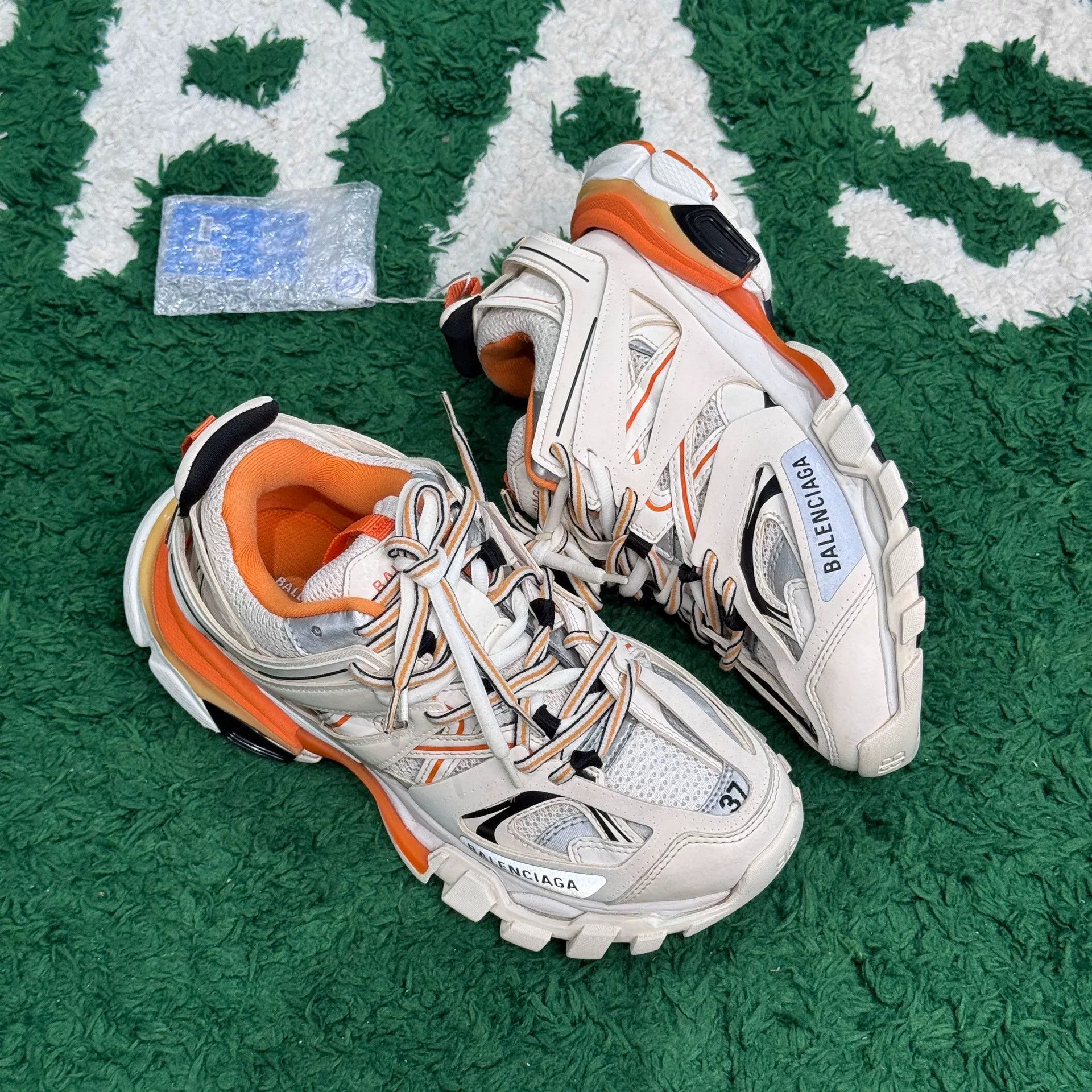 Balenciaga Balenciaga White Lowtop Sneakers us_7 Women Size US 7 / IT 37 - 3 Thumbnail