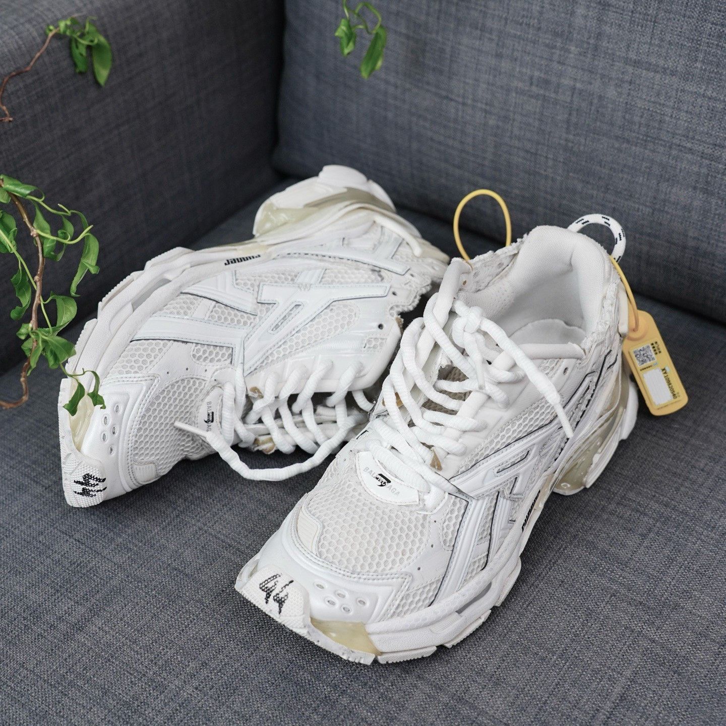 Balenciaga Balenciaga Running White Lowtop Sneakers 11 Men Size US 11 / EU 44 - 2 Thumbnail