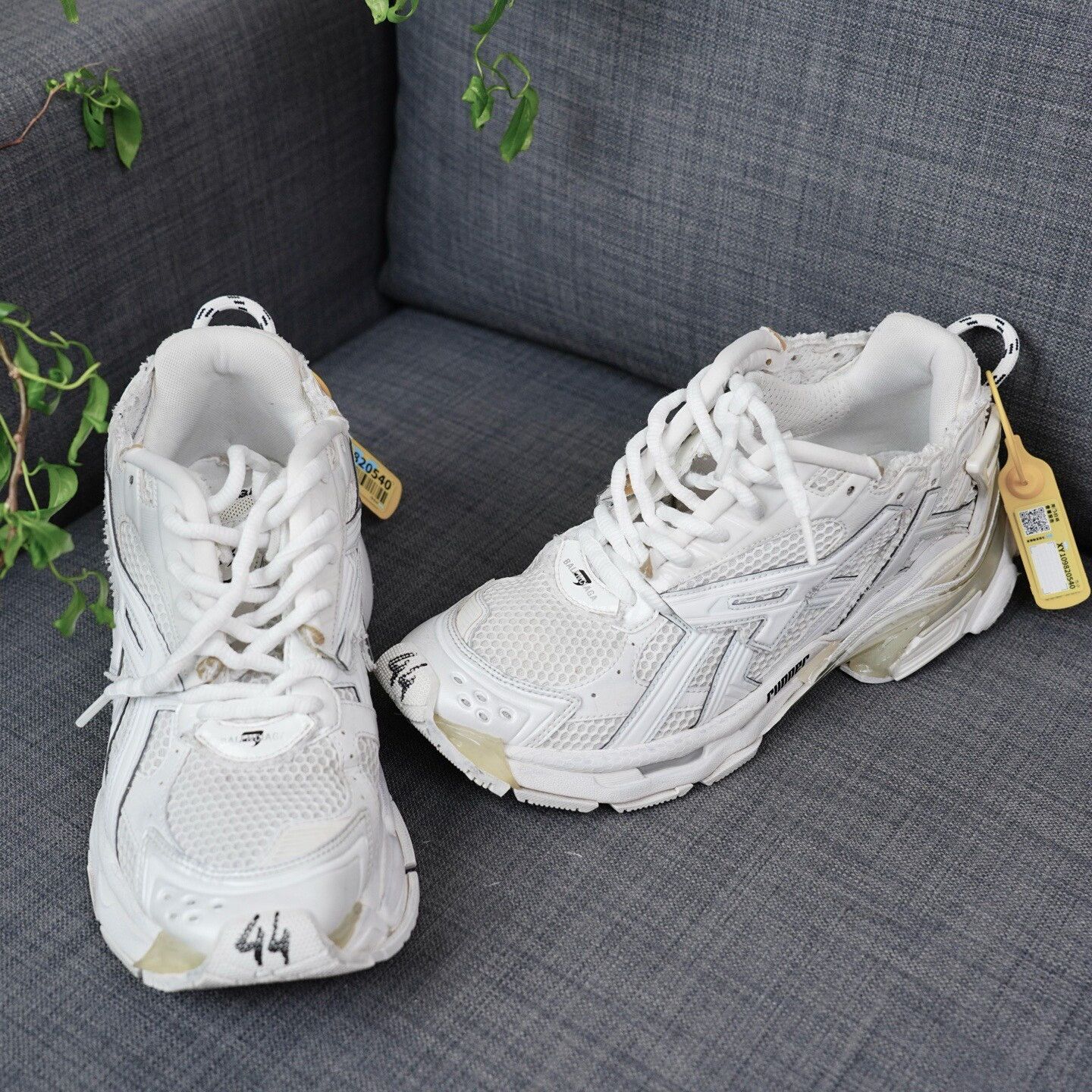Balenciaga Balenciaga Running White Lowtop Sneakers 11 Men Size US 11 / EU 44 - 3 Thumbnail