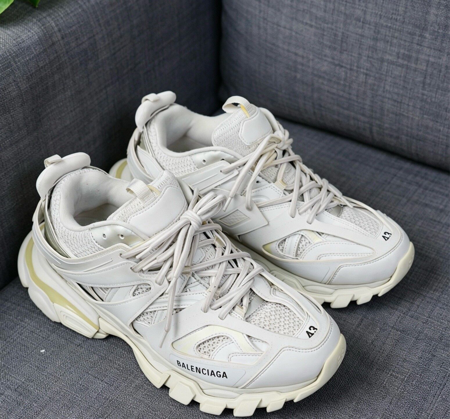 Balenciaga Balenciaga White Lowtop Sneakers 10 Men Size US 10 / EU 43 - 2 Thumbnail