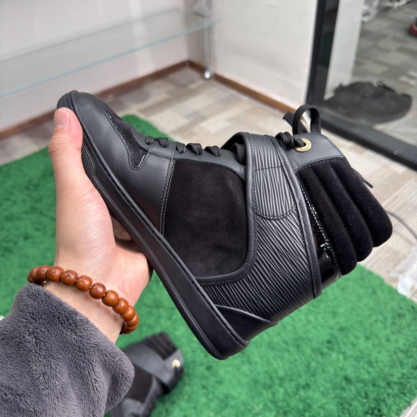 Louis Vuitton Louis Vuitton Retro Black Hitop Sneakers us_7 Women Size US 7 / IT 37 - 3 Thumbnail