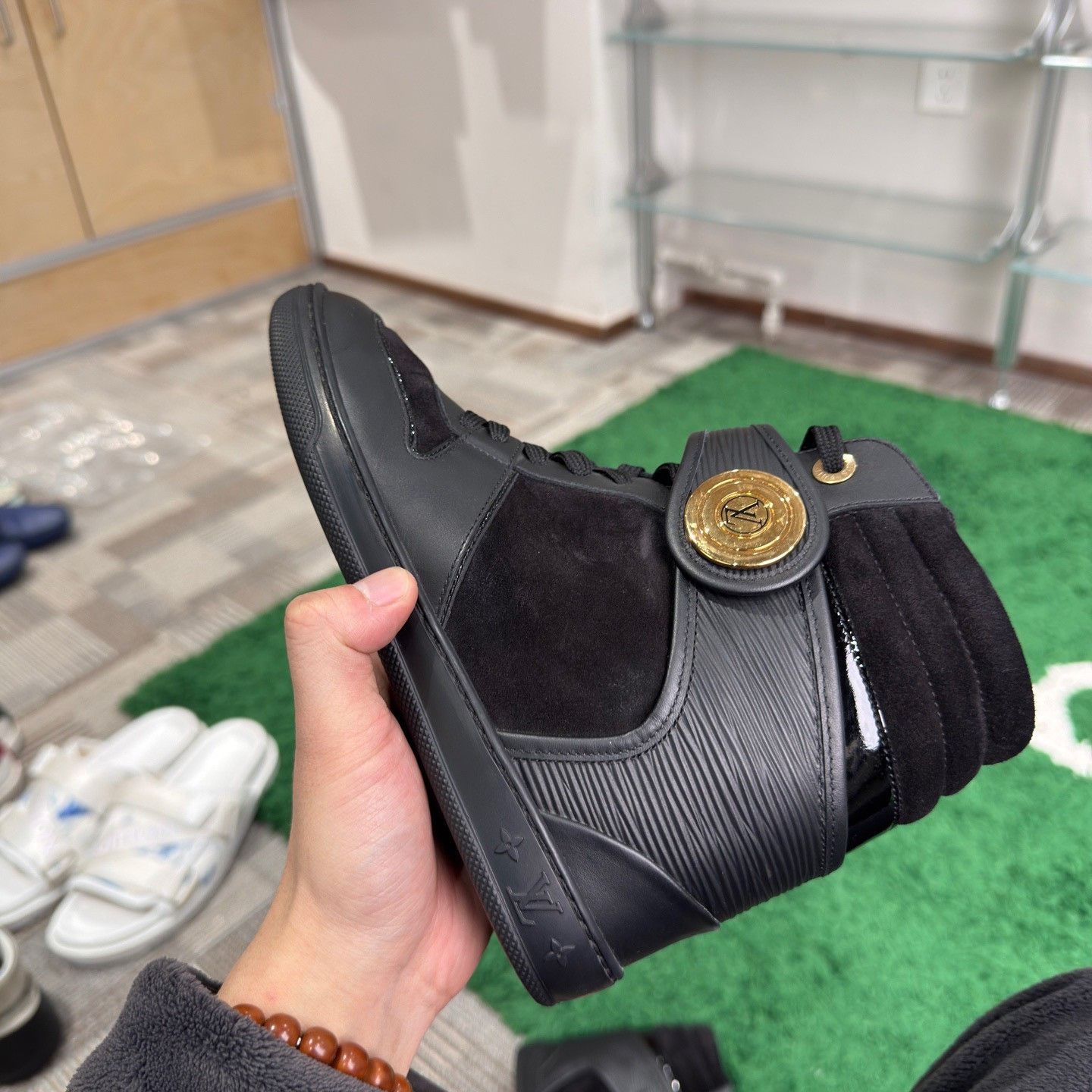 Louis Vuitton Louis Vuitton Retro Black Hitop Sneakers us_7 Women Size US 7 / IT 37 - 5 Thumbnail