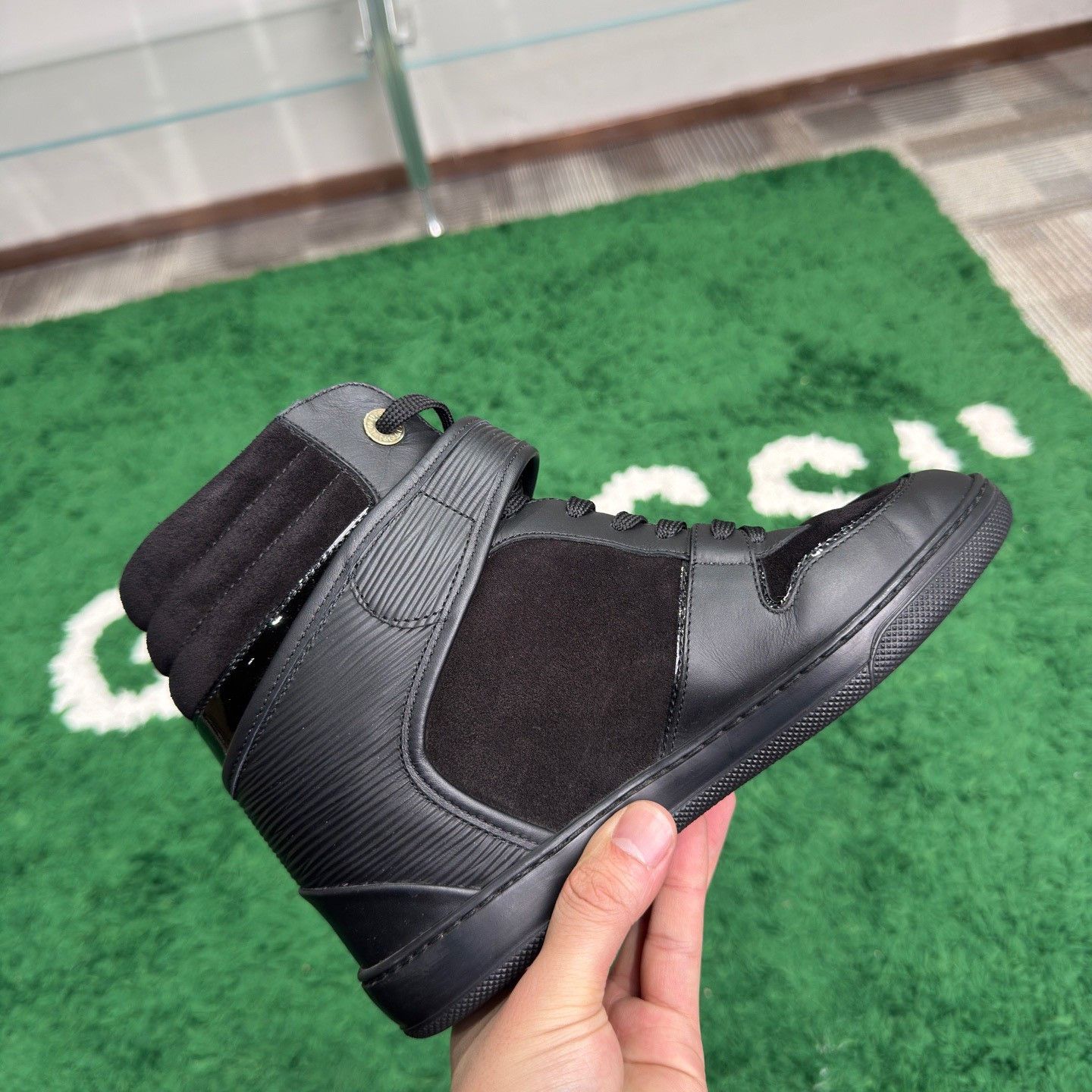 Louis Vuitton Louis Vuitton Retro Black Hitop Sneakers us_7 Women Size US 7 / IT 37 - 4 Thumbnail