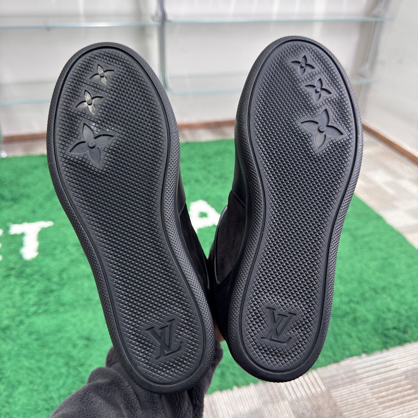 Louis Vuitton Louis Vuitton Retro Black Hitop Sneakers us_7 Women Size US 7 / IT 37 - 7 Thumbnail