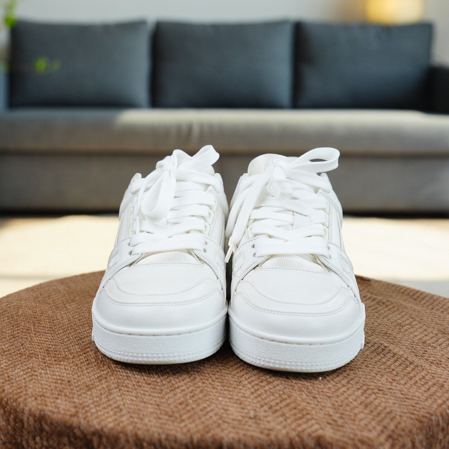Louis Vuitton Louis Vuitton Training White Lowtop Sneakers us_7 Women Size US 7 / IT 37 - 5 Thumbnail