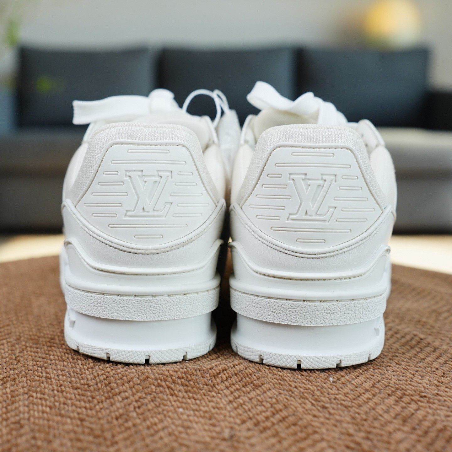 Louis Vuitton Louis Vuitton Training White Lowtop Sneakers us_7 Women Size US 7 / IT 37 - 6 Thumbnail