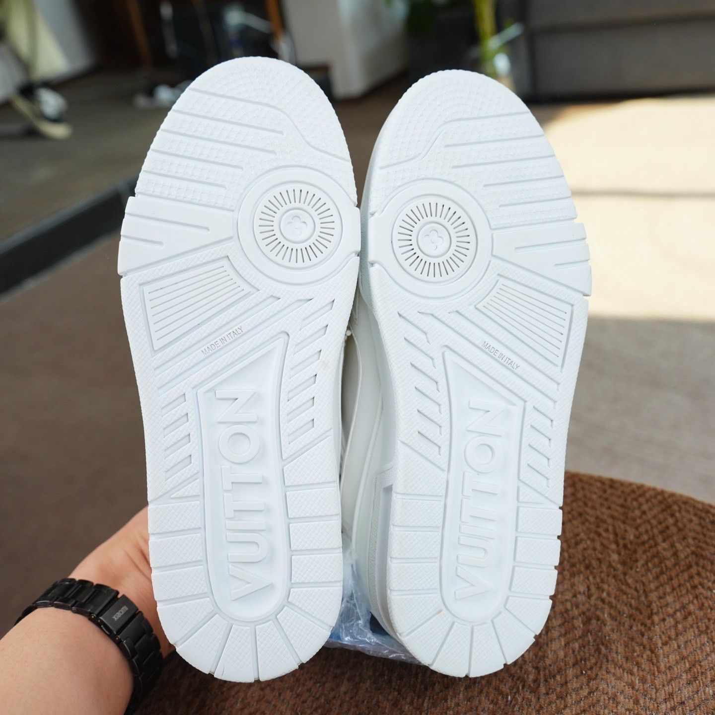 Louis Vuitton Louis Vuitton Training White Lowtop Sneakers us_7 Women Size US 7 / IT 37 - 9 Thumbnail