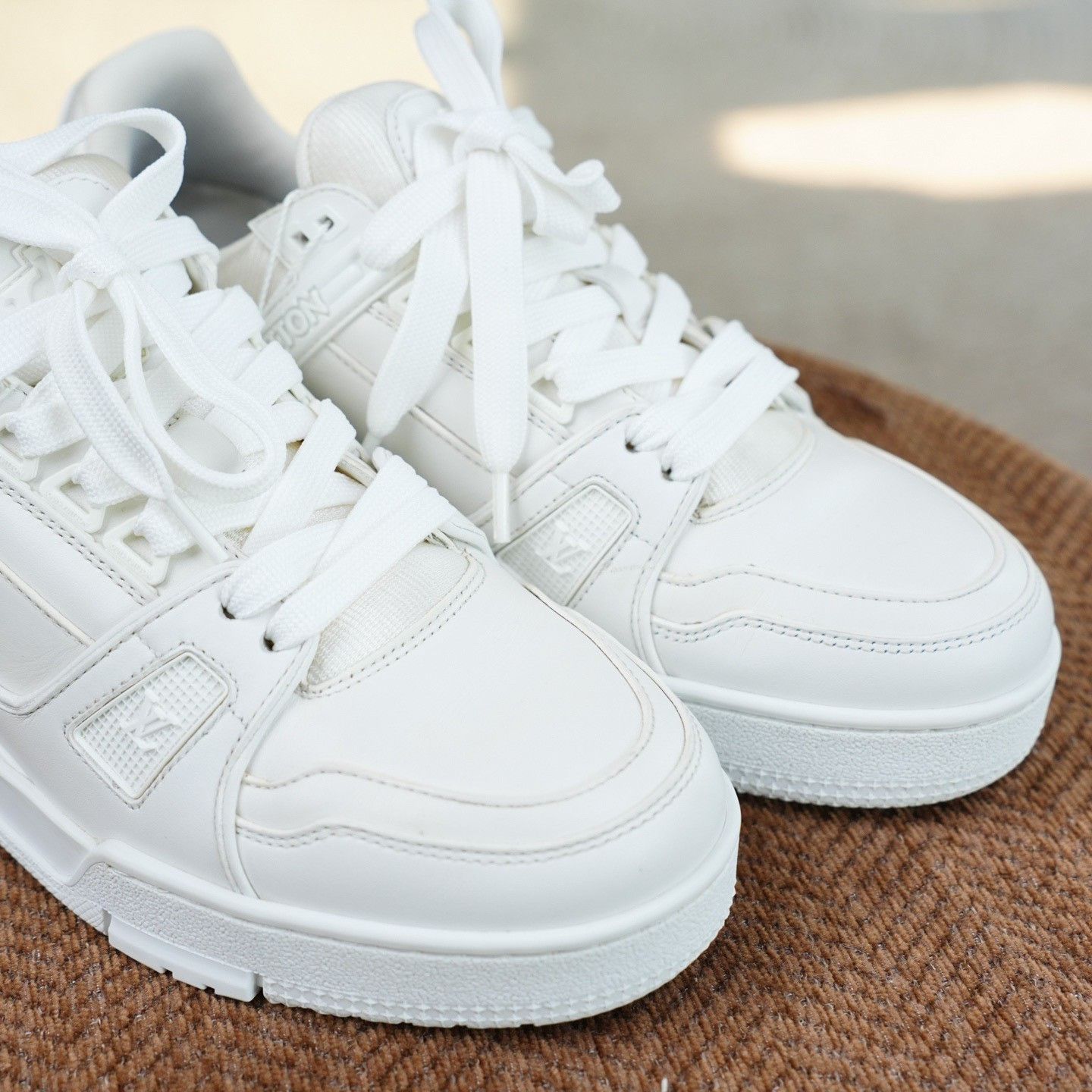 Louis Vuitton Louis Vuitton Training White Lowtop Sneakers us_7 Women Size US 7 / IT 37 - 4 Thumbnail