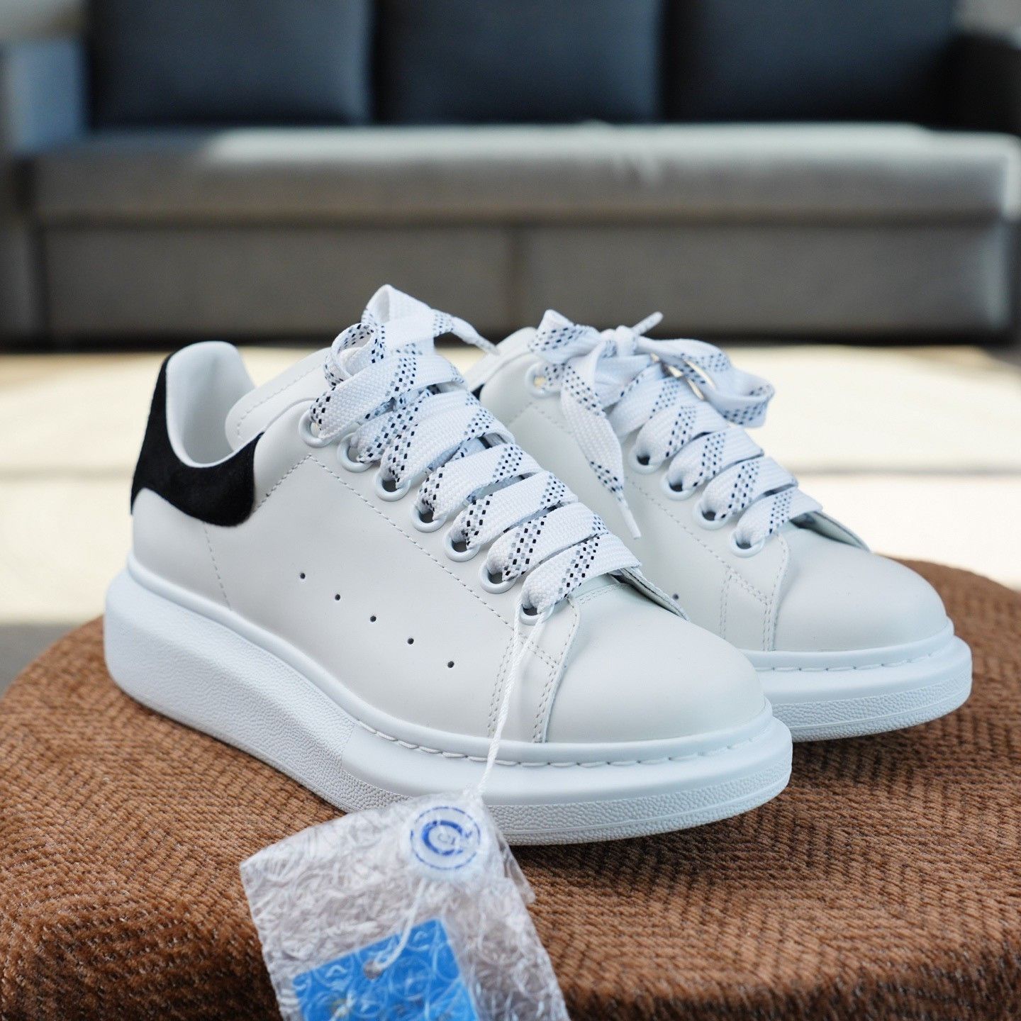 Alexander McQueen Alexander McQueen White Lowtop Sneakers us_6-5 Women Size US 6.5 / IT 36.5 - 3 Thumbnail