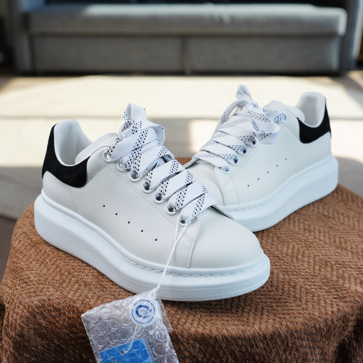 Alexander McQueen Alexander McQueen White Lowtop Sneakers us_6-5 Women Size US 6.5 / IT 36.5 - 2 Thumbnail