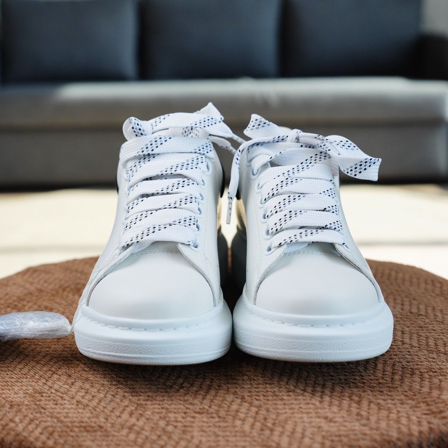 Alexander McQueen Alexander McQueen White Lowtop Sneakers us_6-5 Women Size US 6.5 / IT 36.5 - 4 Thumbnail