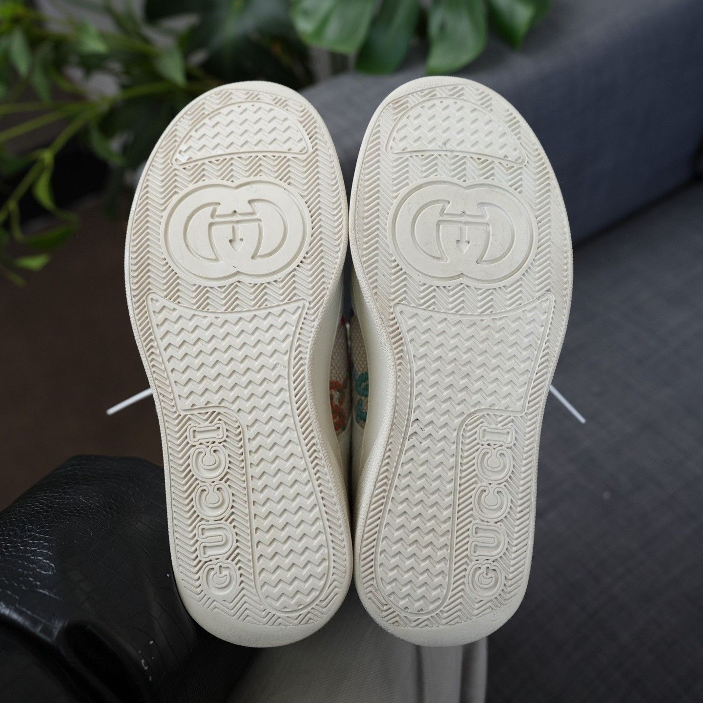 Gucci Gucci Embroidered White Lowtop Sneakers us_6-5 Women Size US 6.5 / IT 36.5 - 9 Thumbnail