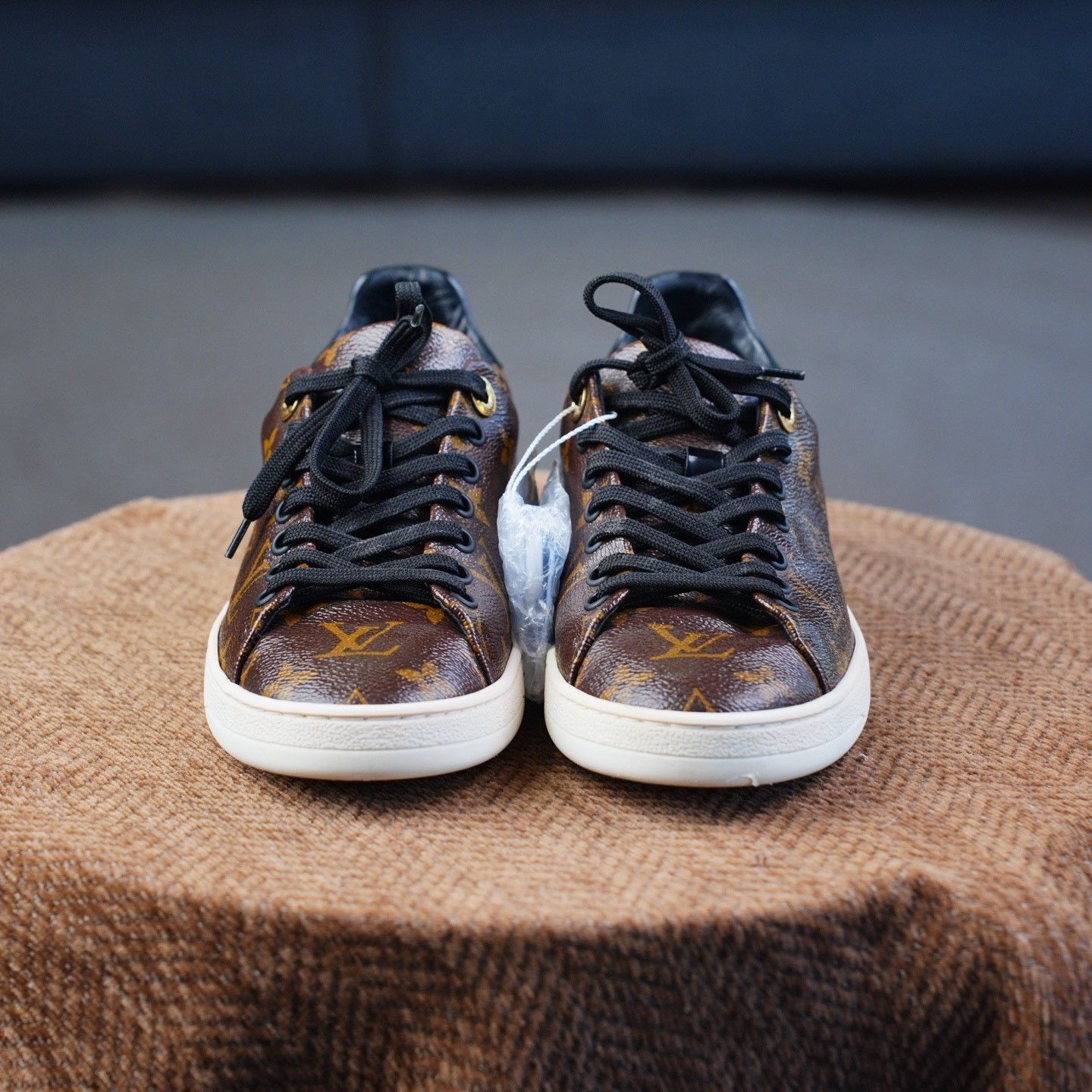 Louis Vuitton Louis Vuitton Casual Black Lowtop Sneakers us_6-5 Women Size US 6.5 / IT 36.5 - 5 Thumbnail