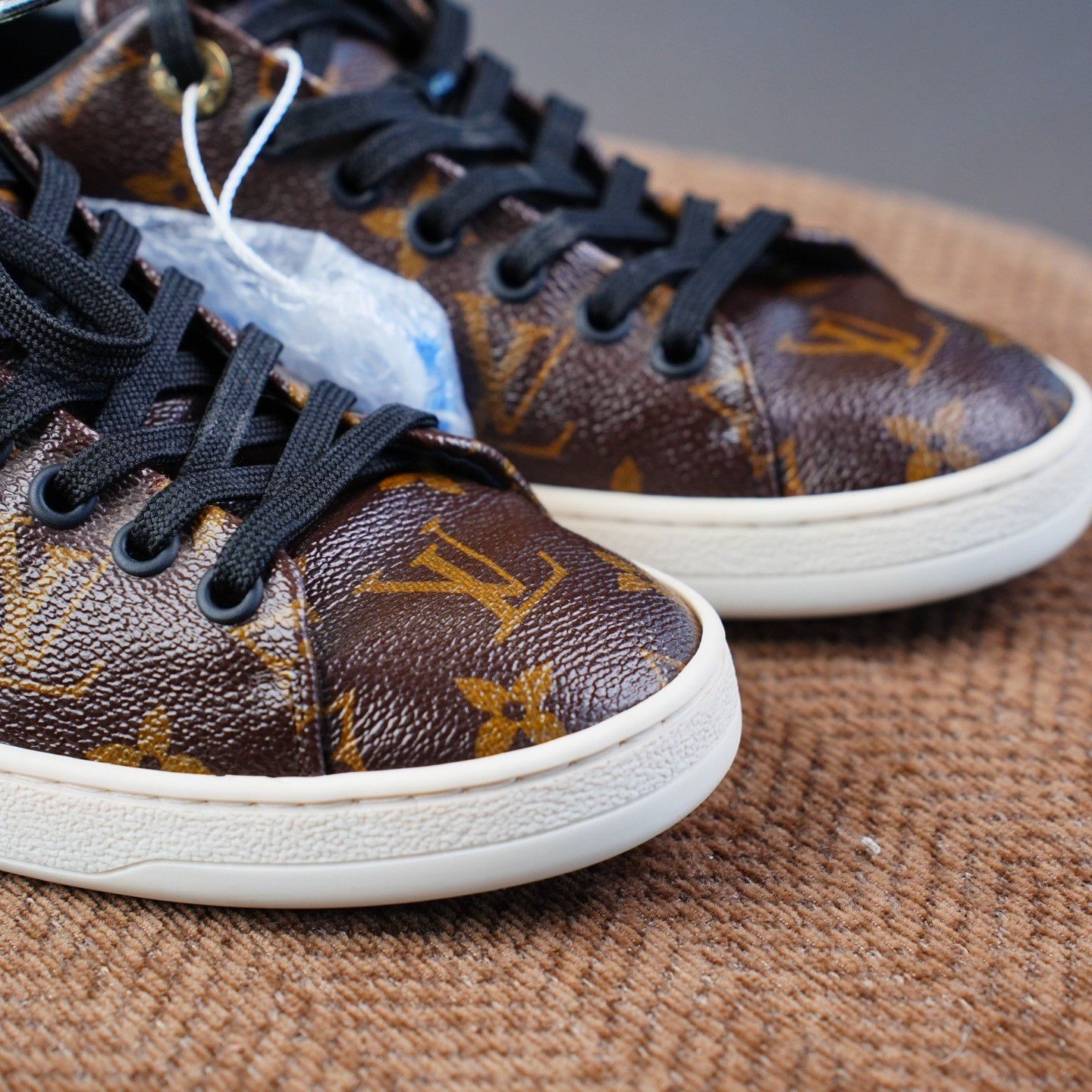 Louis Vuitton Louis Vuitton Casual Black Lowtop Sneakers us_6-5 Women Size US 6.5 / IT 36.5 - 4 Thumbnail