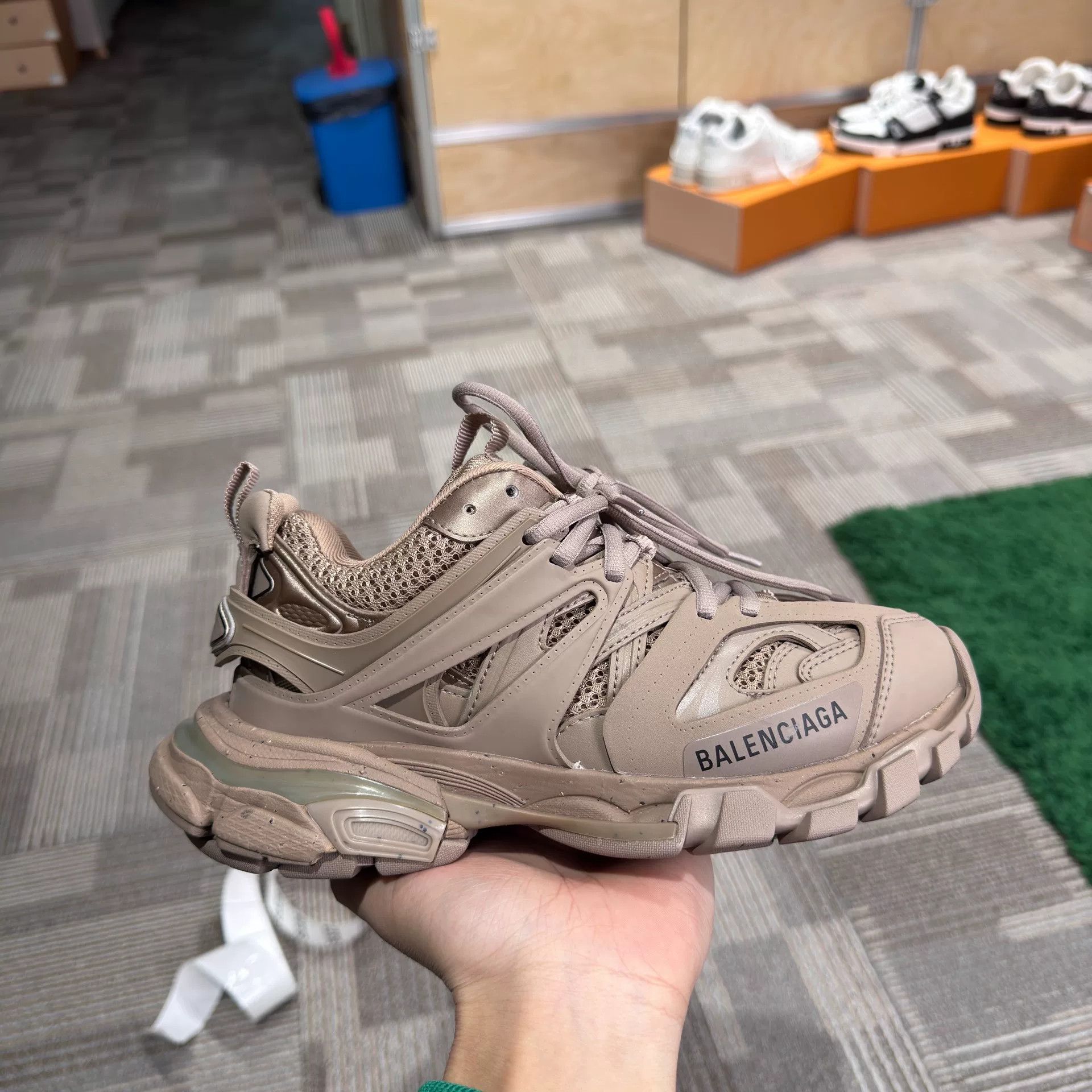 Balenciaga Balenciaga Brown Lowtop Sneakers us_6 Women Size US 6 / IT 36 - 3 Thumbnail