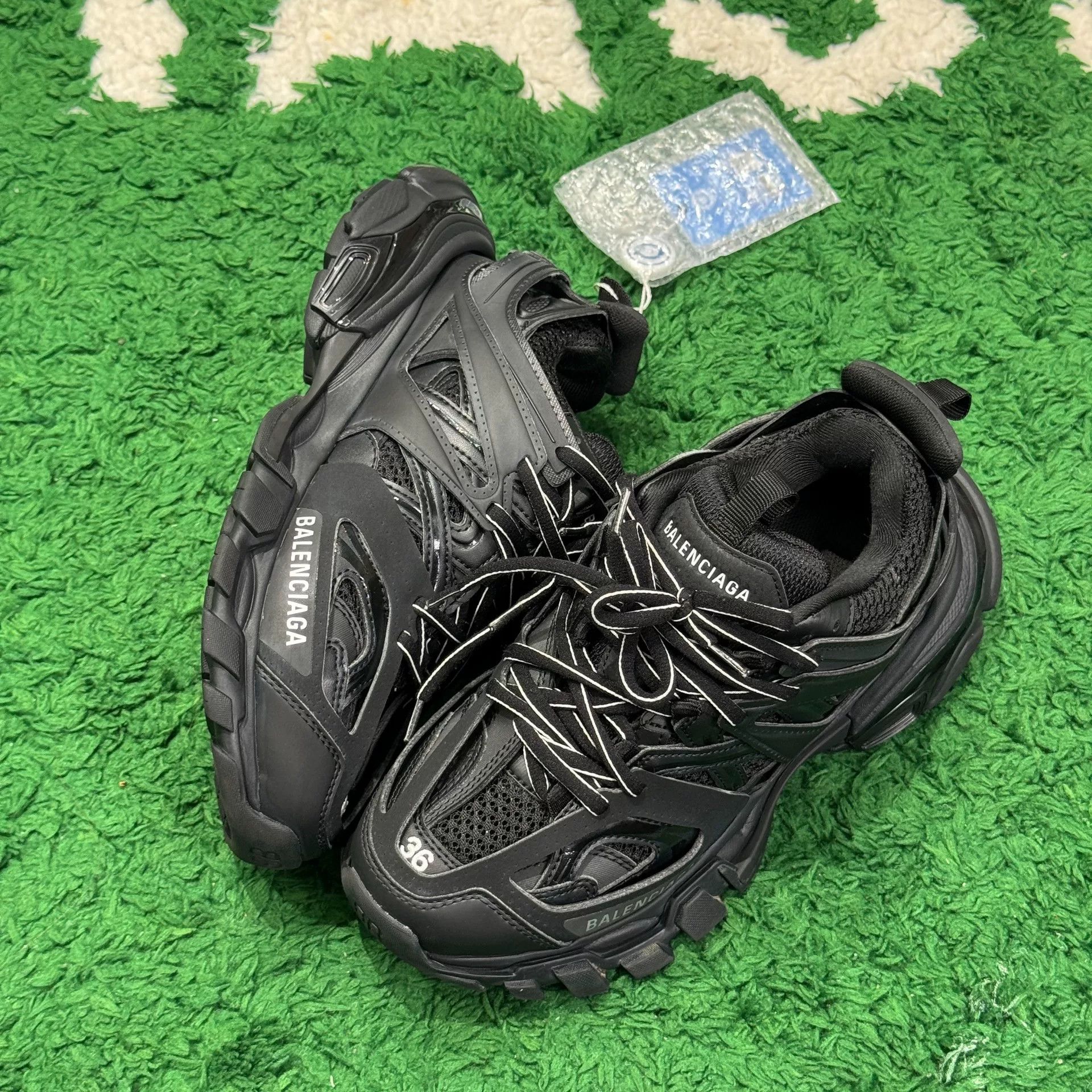 Balenciaga Balenciaga Black Lowtop Sneakers us_6 Women Size US 6 / IT 36 - 2 Thumbnail