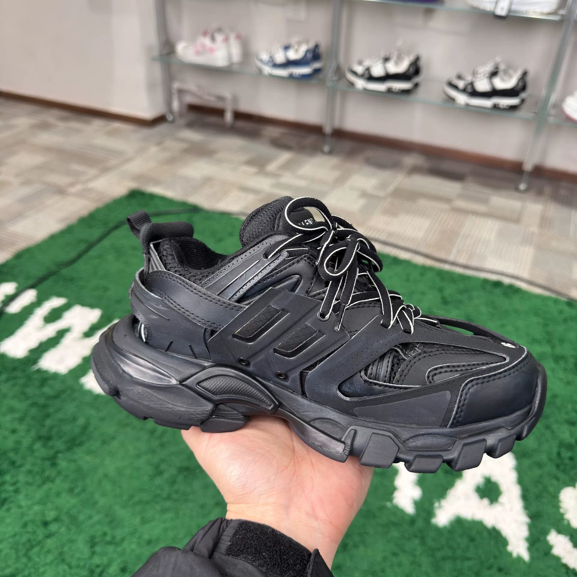 Balenciaga Balenciaga Black Lowtop Sneakers us_6 Women Size US 6 / IT 36 - 6 Thumbnail