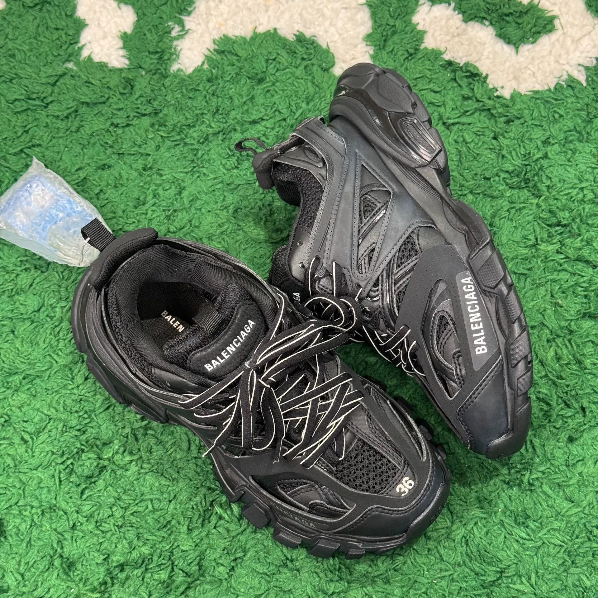 Balenciaga Balenciaga Black Lowtop Sneakers us_6 Women Size US 6 / IT 36 - 3 Thumbnail