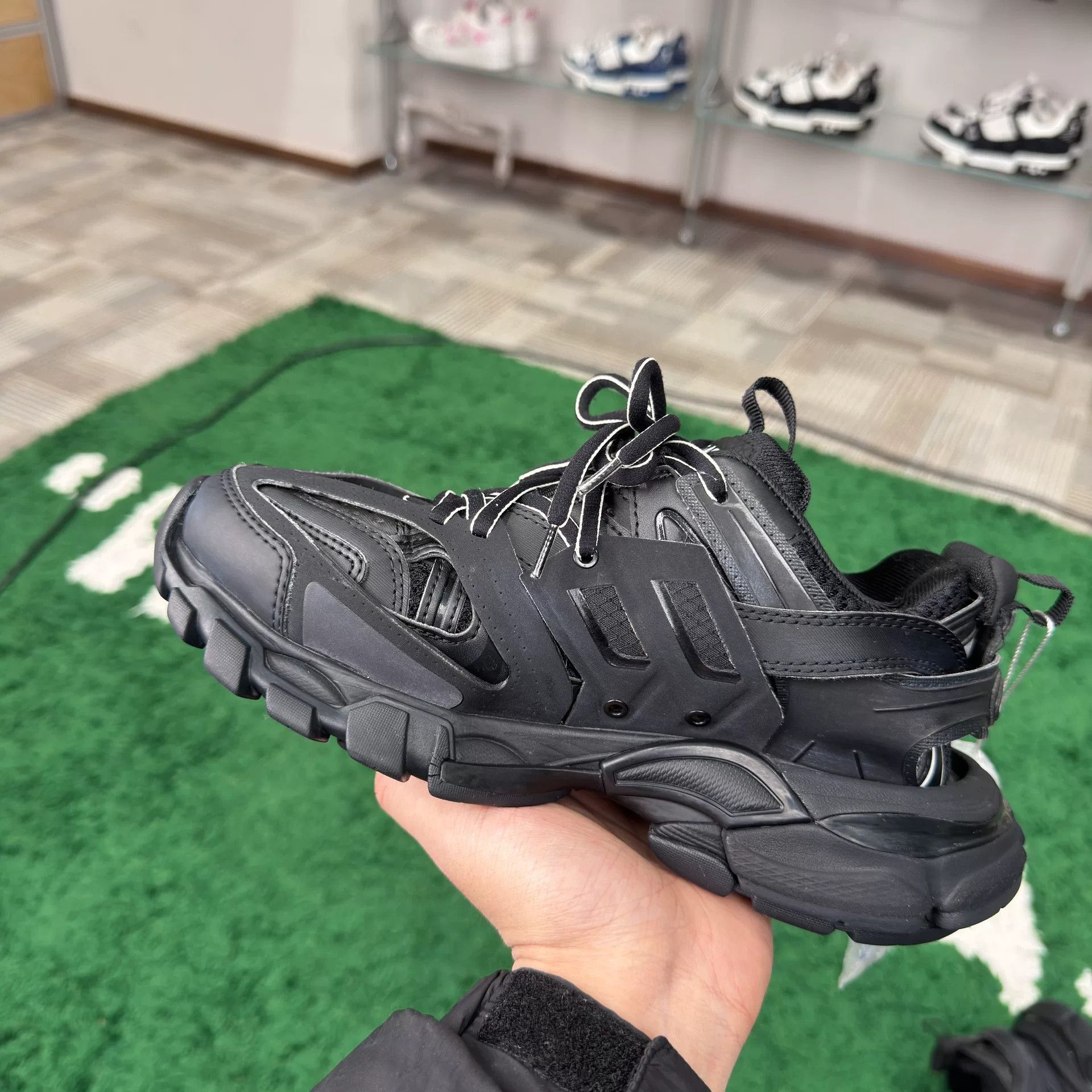 Balenciaga Balenciaga Black Lowtop Sneakers us_6 Women Size US 6 / IT 36 - 4 Thumbnail