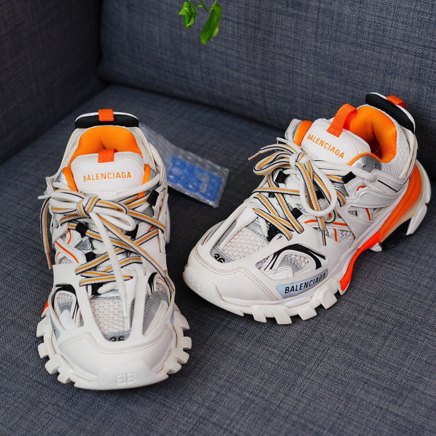 Balenciaga Balenciaga White Lowtop Sneakers us_6 Women Size US 6 / IT 36 - 3 Thumbnail