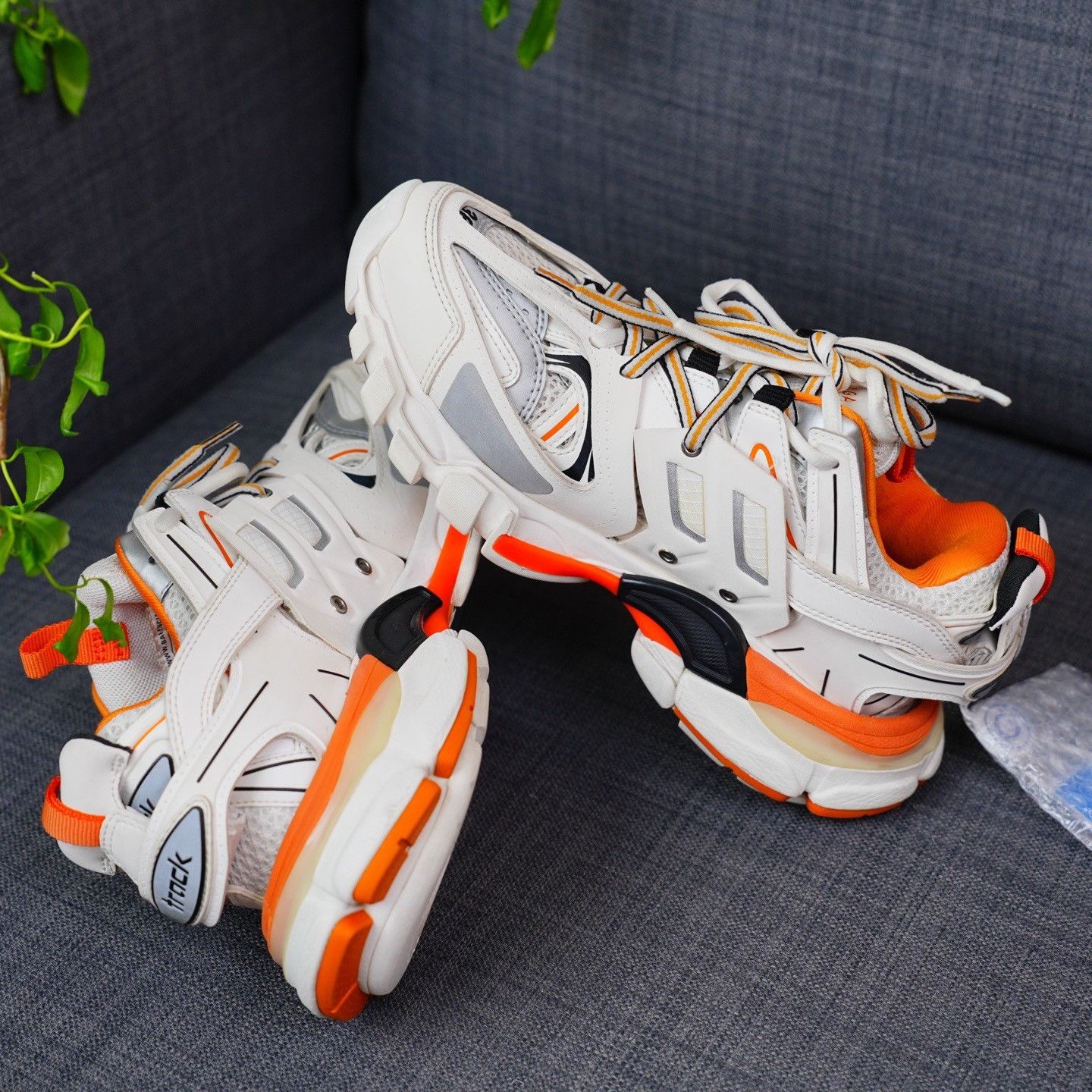 Balenciaga Balenciaga White Lowtop Sneakers us_6 Women Size US 6 / IT 36 - 8 Thumbnail