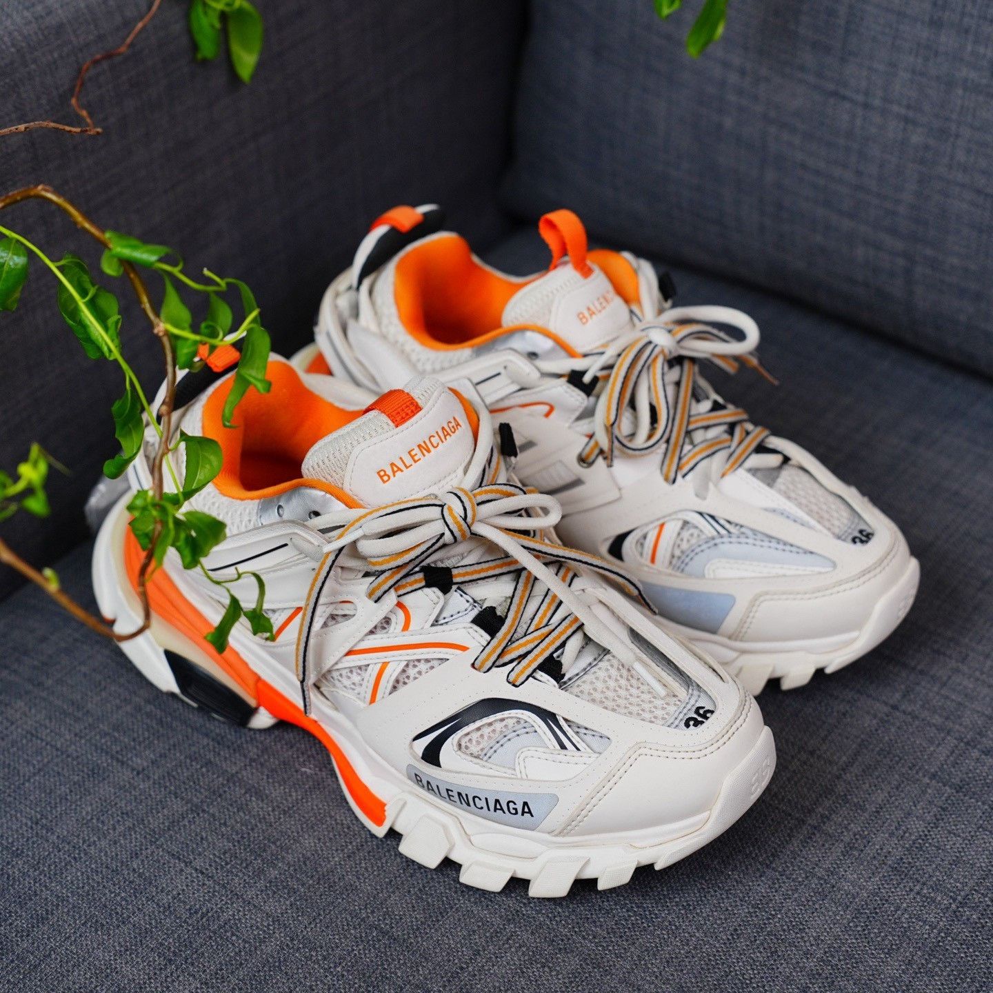 Balenciaga Balenciaga White Lowtop Sneakers us_6 Women Size US 6 / IT 36 - 6 Thumbnail