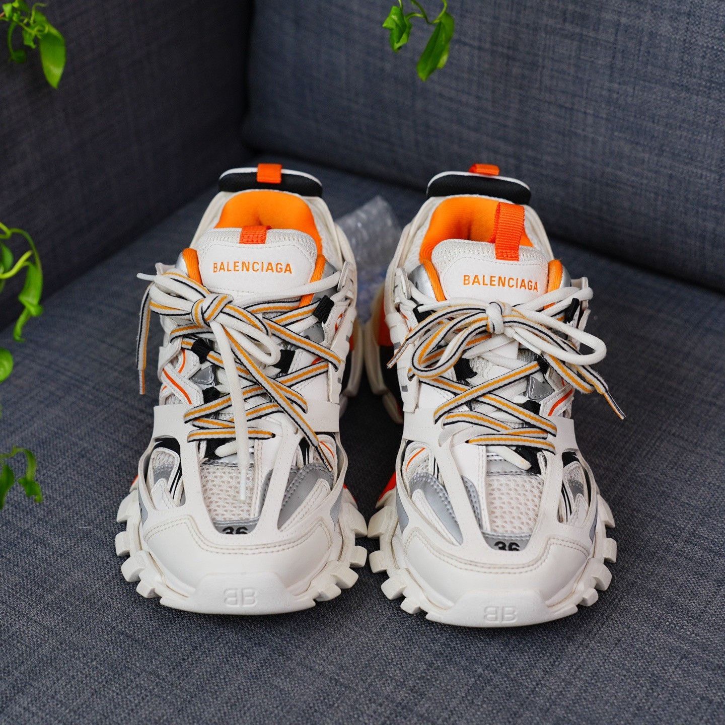 Balenciaga Balenciaga White Lowtop Sneakers us_6 Women Size US 6 / IT 36 - 4 Thumbnail