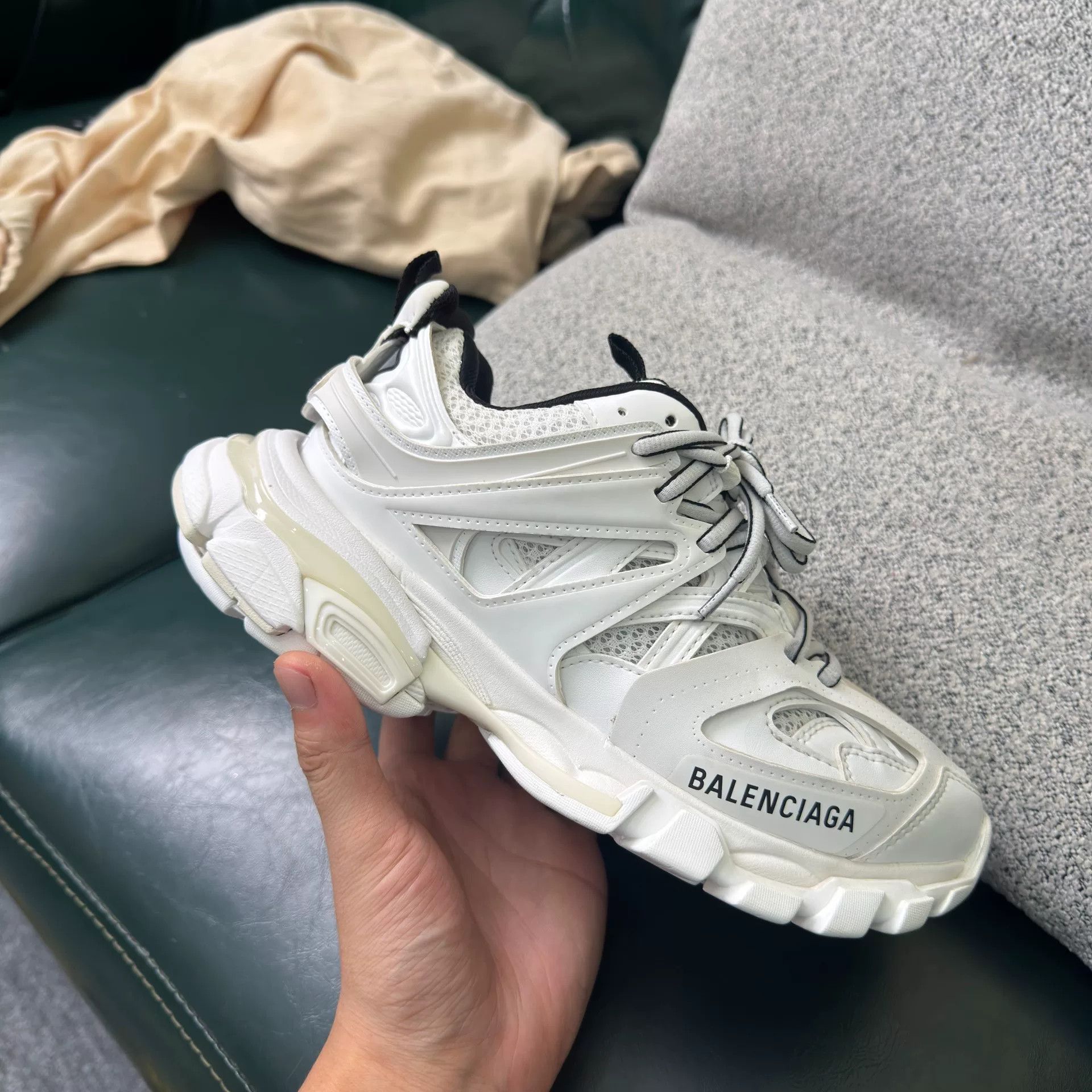 Balenciaga Balenciaga White Lowtop Sneakers us_6 Women Size US 6 / IT 36 - 2 Thumbnail