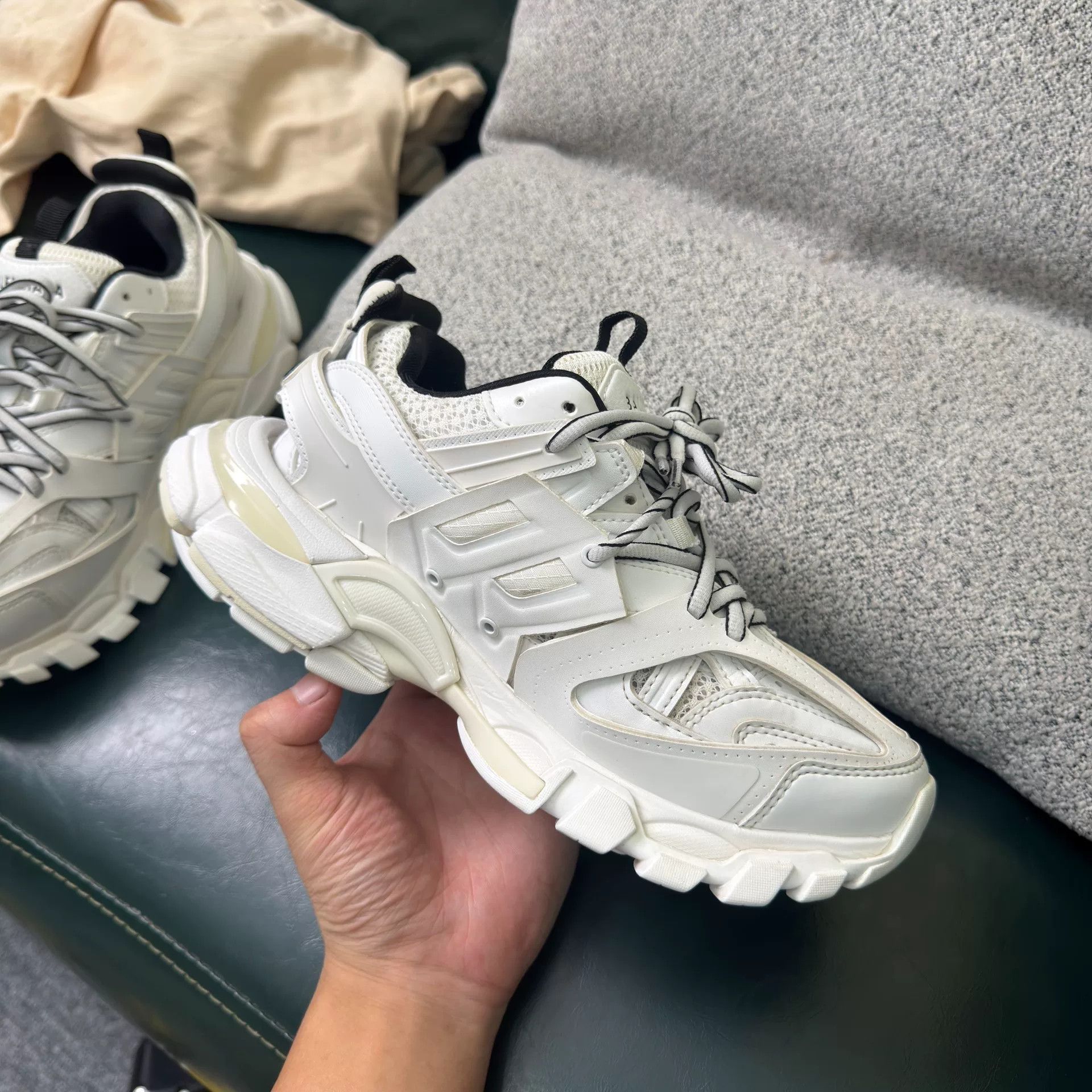 Balenciaga Balenciaga White Lowtop Sneakers us_6 Women Size US 6 / IT 36 - 5 Thumbnail