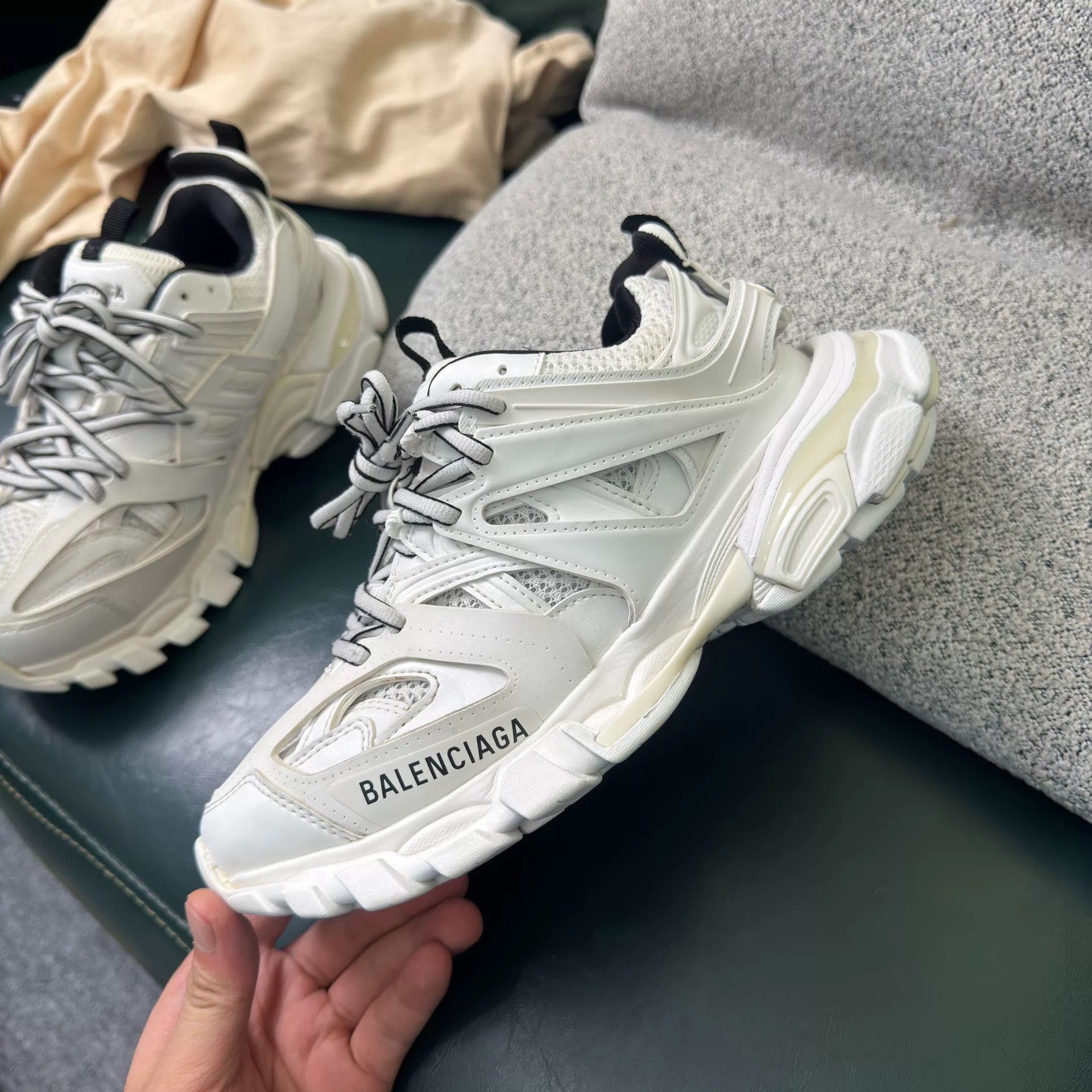Balenciaga Balenciaga White Lowtop Sneakers us_6 Women Size US 6 / IT 36 - 4 Thumbnail