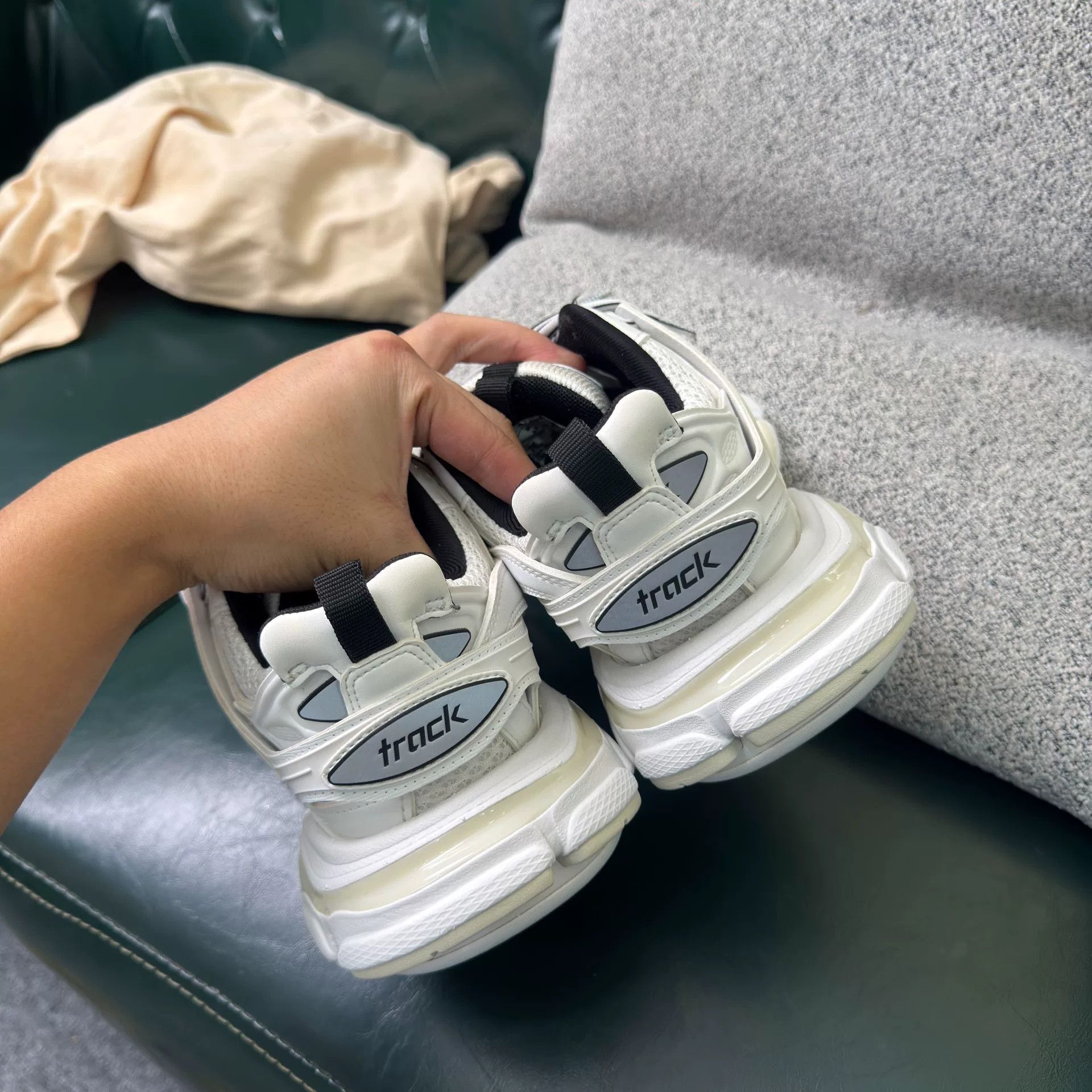 Balenciaga Balenciaga White Lowtop Sneakers us_6 Women Size US 6 / IT 36 - 6 Thumbnail