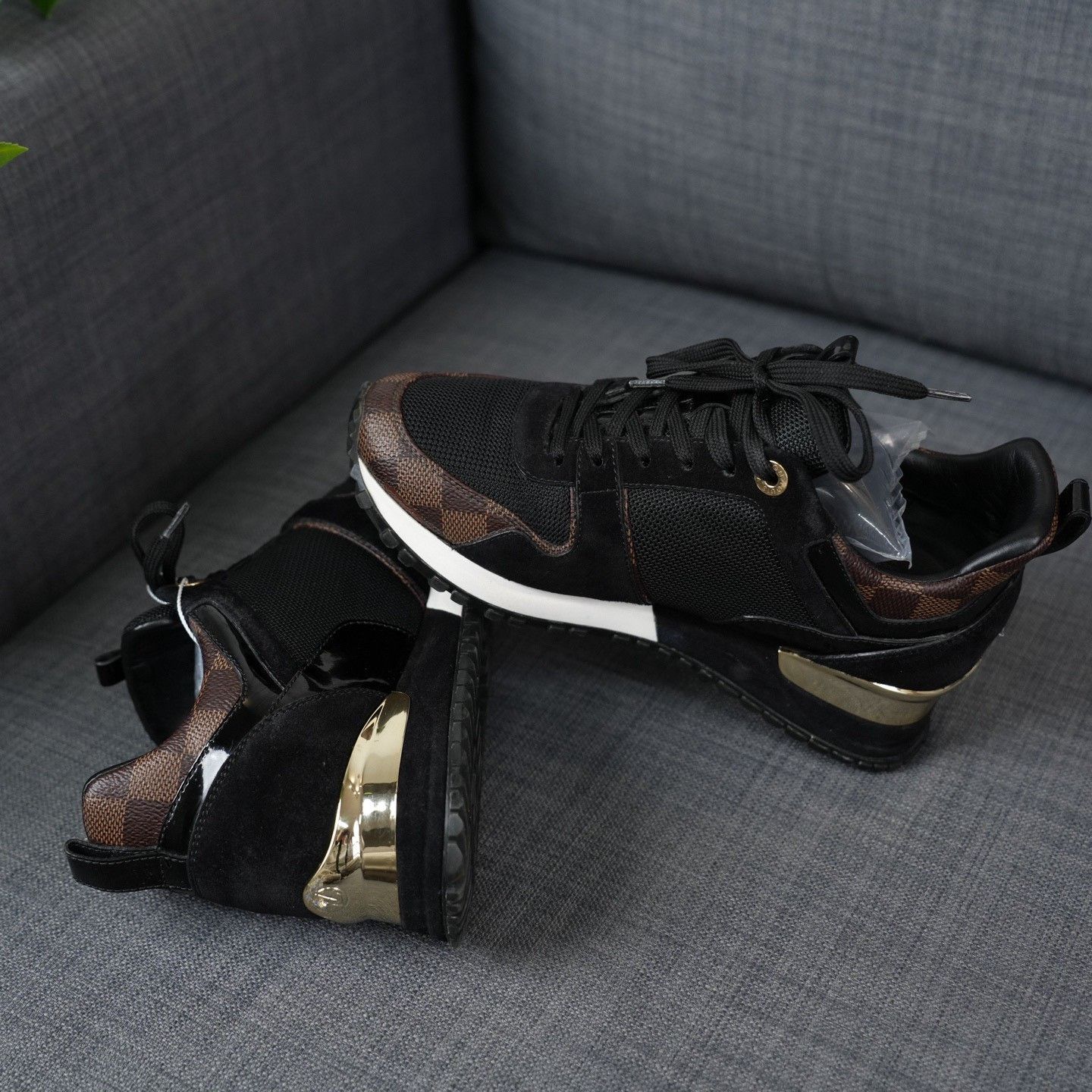 Louis Vuitton Louis Vuitton Black Lowtop Sneakers us_6 Women Size US 6 / IT 36 - 6 Thumbnail